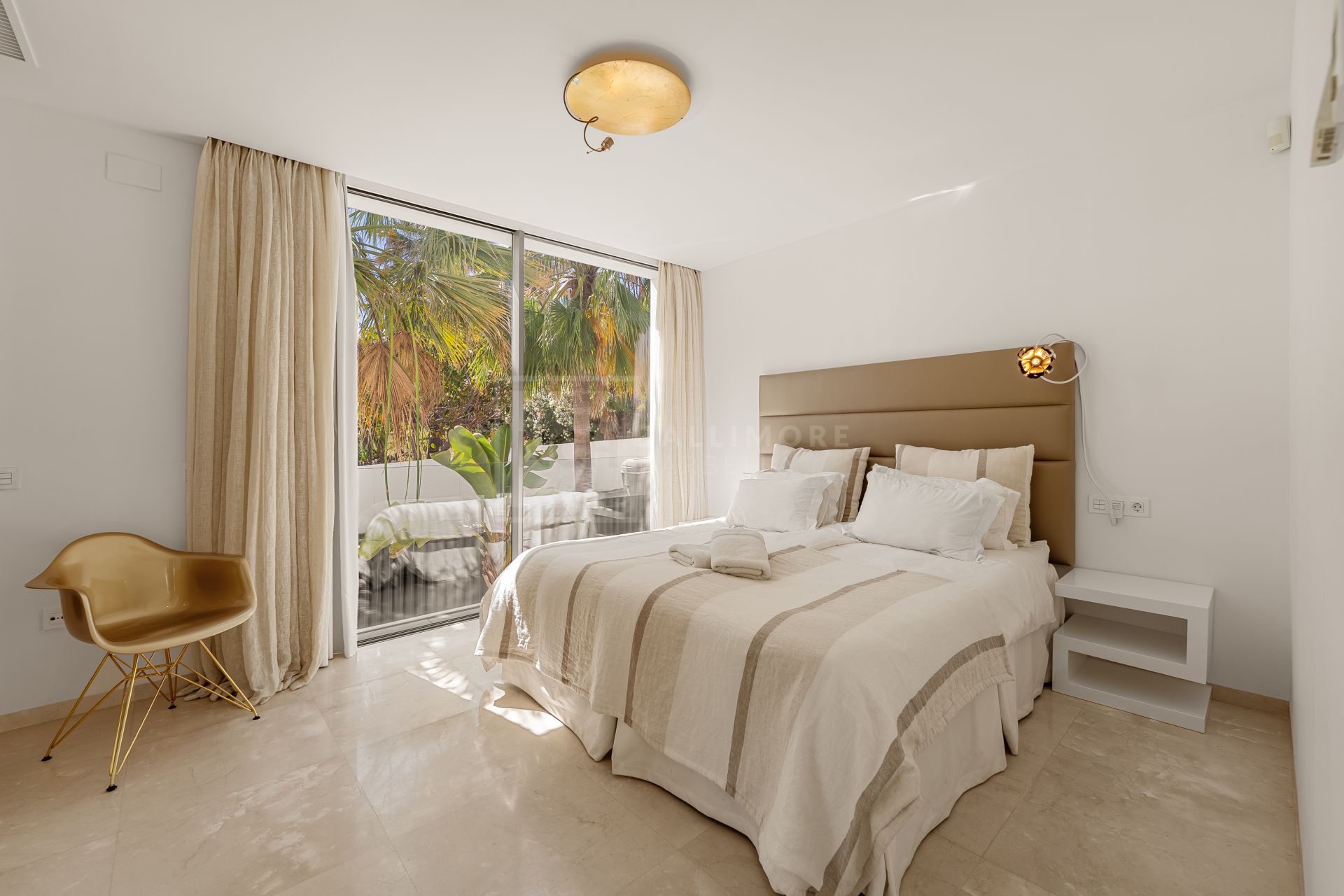 7-BEDROOM CONTEMPORARY VILLA WITH POOL, PRIVATE TENNIS COURT AND PANORAMIC VIEWS