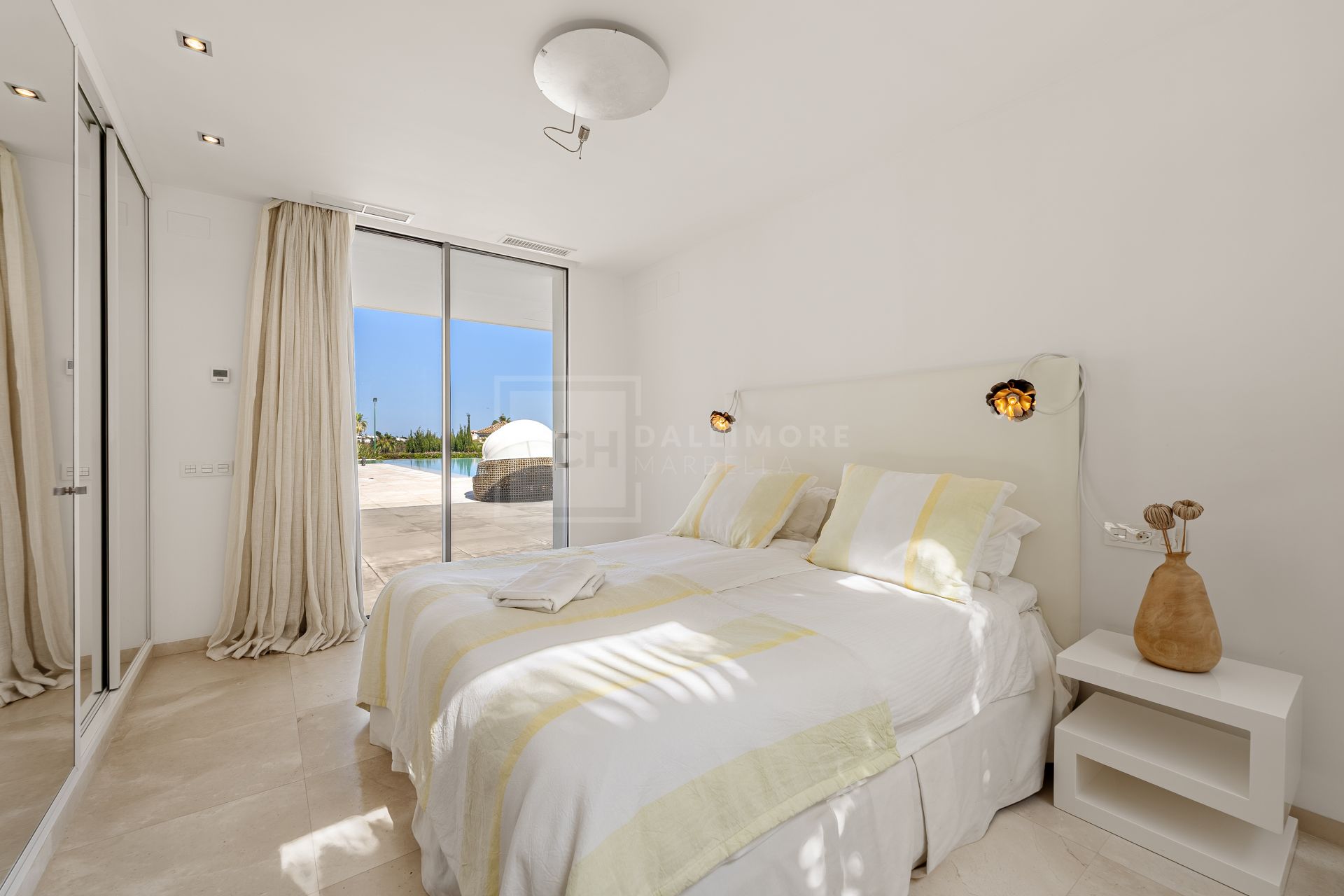 7-BEDROOM CONTEMPORARY VILLA WITH POOL, PRIVATE TENNIS COURT AND PANORAMIC VIEWS