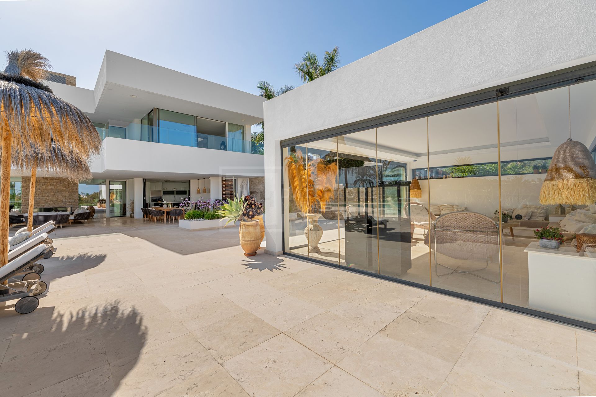 7-BEDROOM CONTEMPORARY VILLA WITH POOL, PRIVATE TENNIS COURT AND PANORAMIC VIEWS