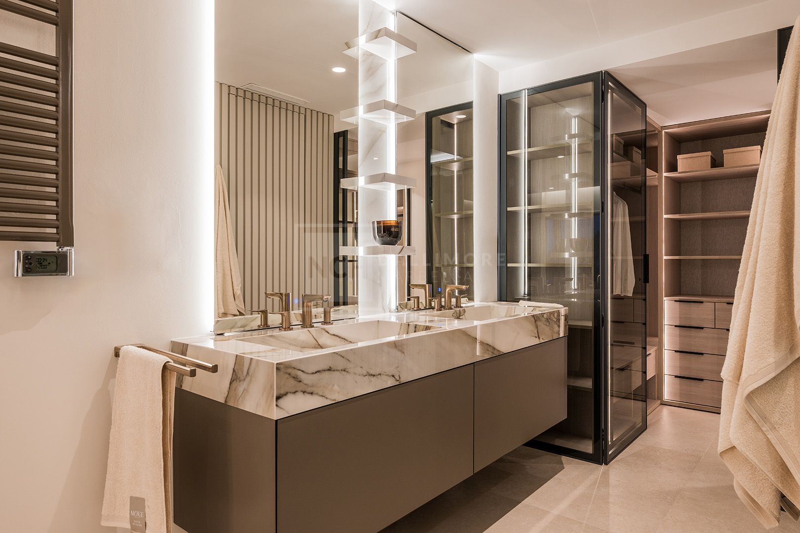 MENARA BEACH – LUXURY SEAFRONT APARTMENT