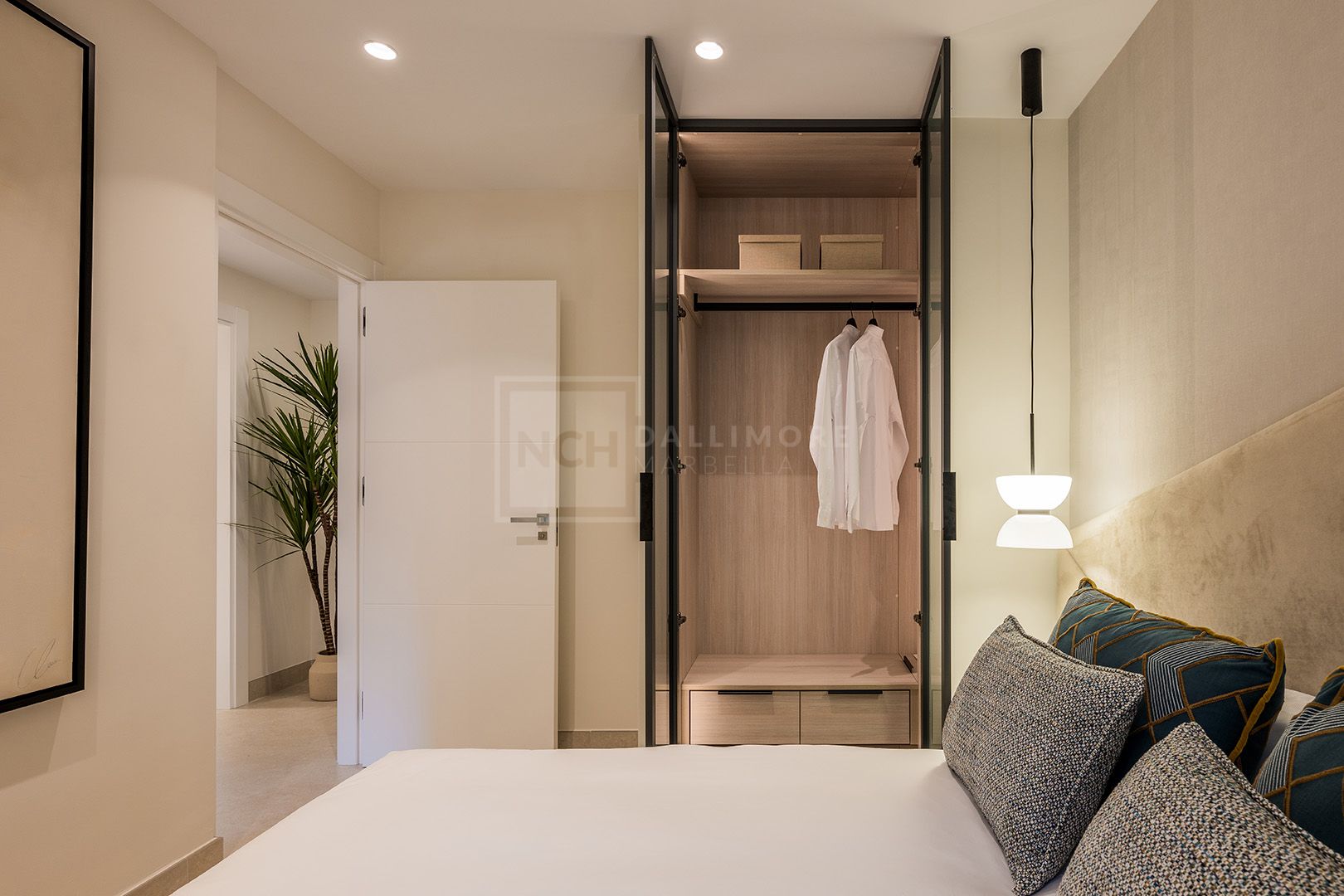 MENARA BEACH – LUXURY SEAFRONT APARTMENT