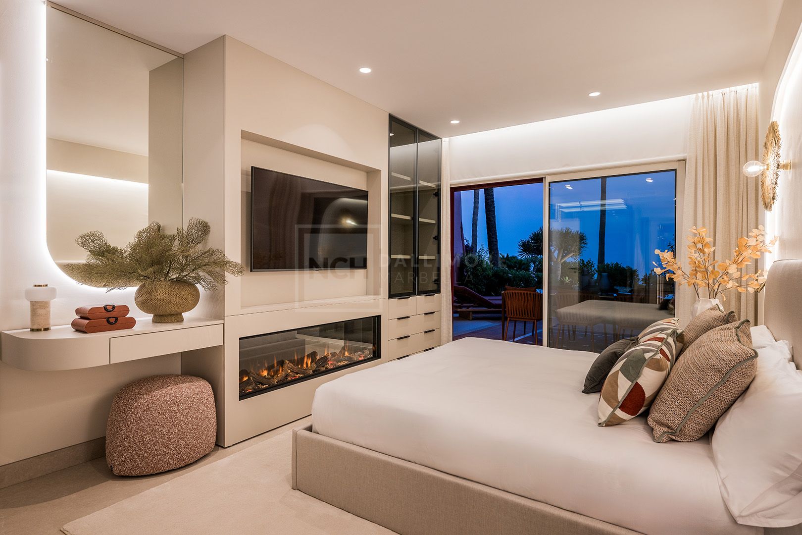 MENARA BEACH – LUXURY SEAFRONT APARTMENT