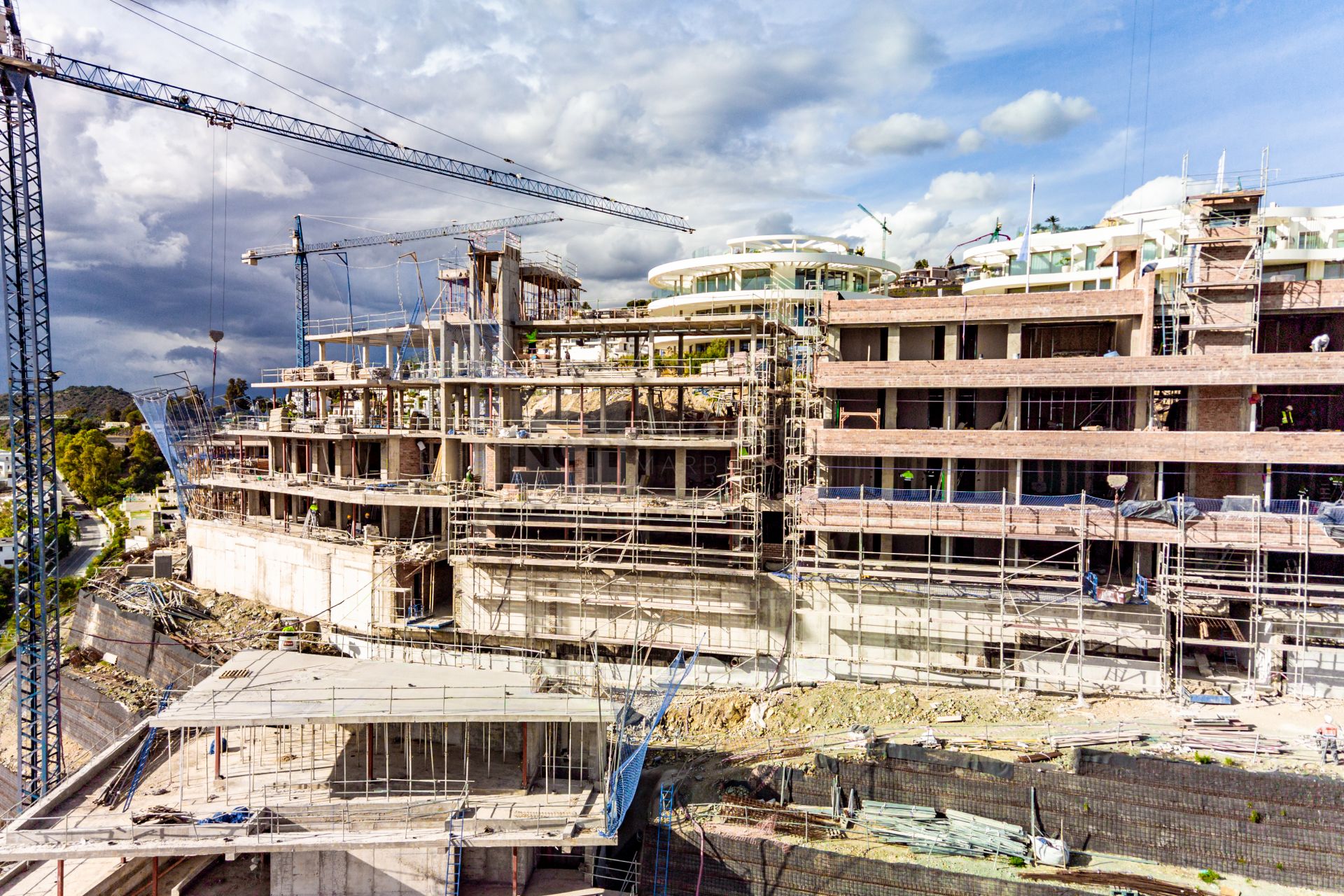 STUNNING LUXURY PENTHOUSE LOCATED IN LA QUINTA