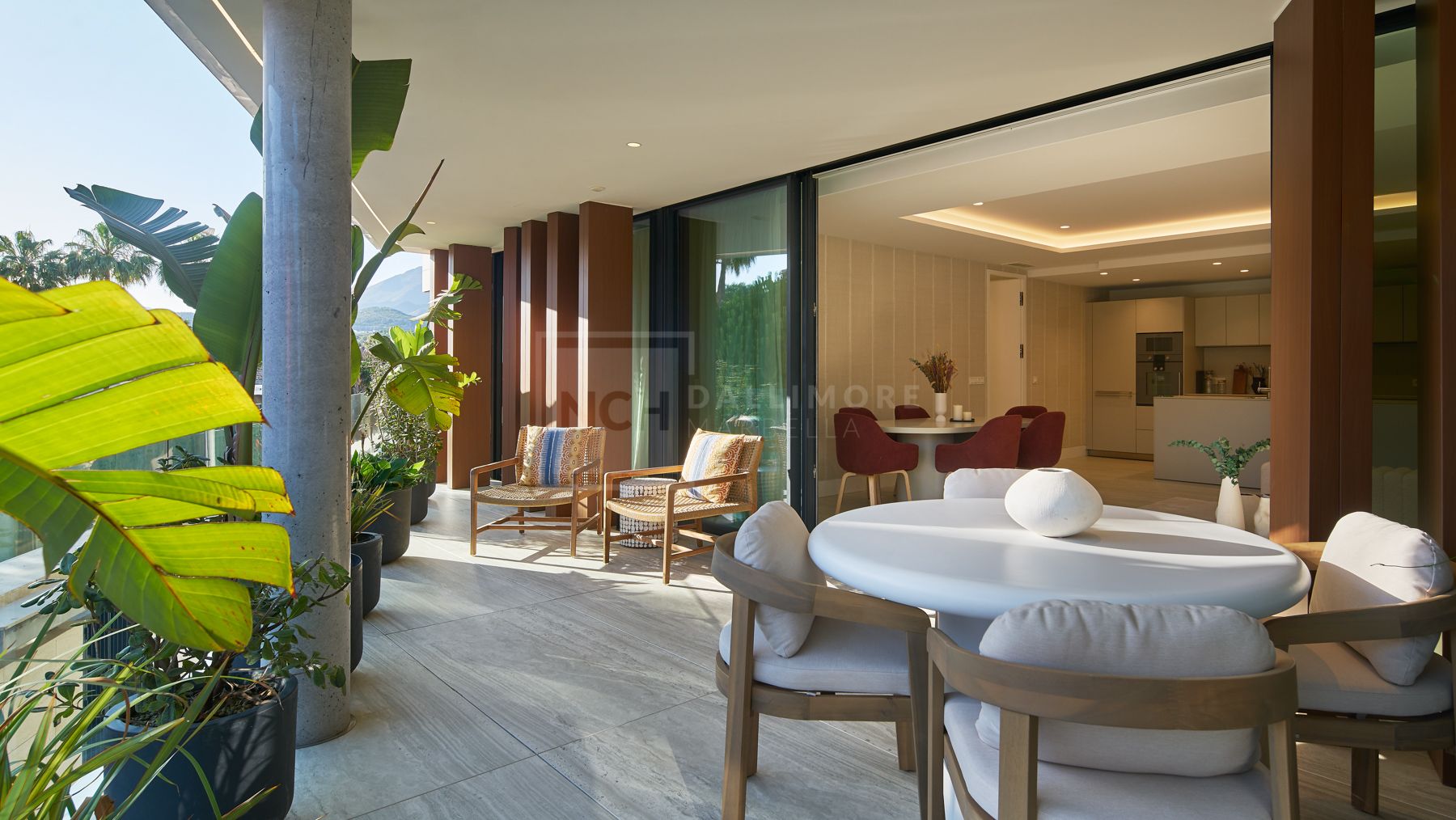 2-BEDROOM LUXURY APARTMENT IN FRONT-LINE BEACH DEVELOPMENT