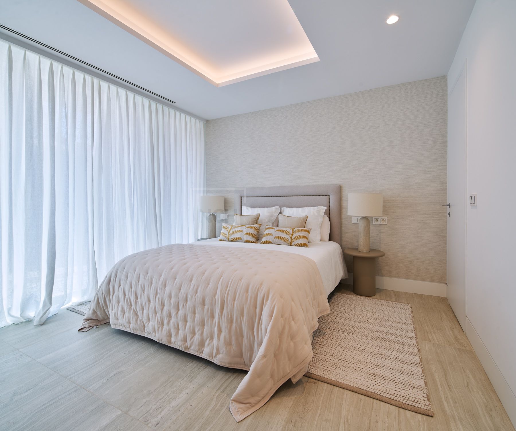 2-BEDROOM LUXURY APARTMENT IN FRONT-LINE BEACH DEVELOPMENT