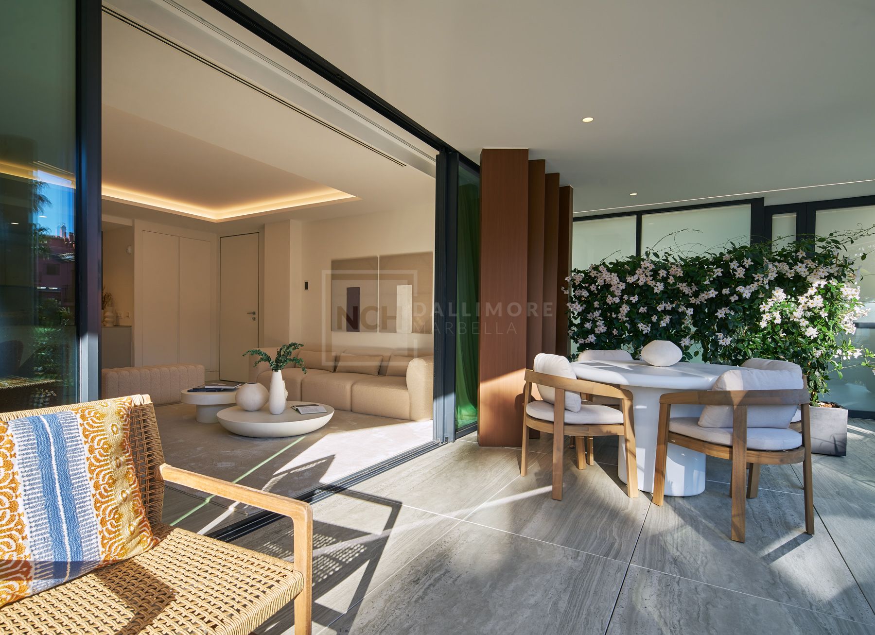 2-BEDROOM LUXURY APARTMENT IN FRONT-LINE BEACH DEVELOPMENT