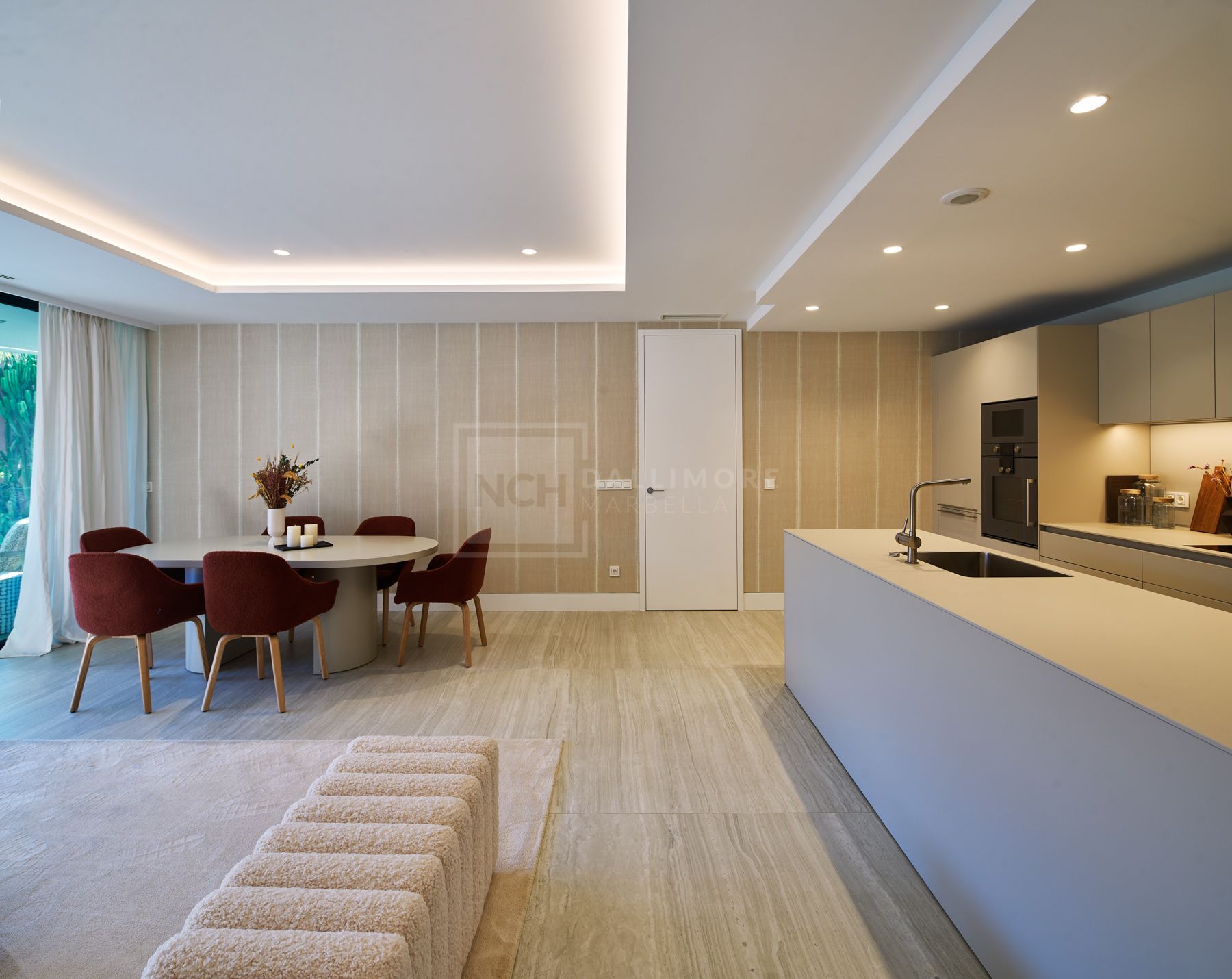 2-BEDROOM LUXURY APARTMENT IN FRONT-LINE BEACH DEVELOPMENT