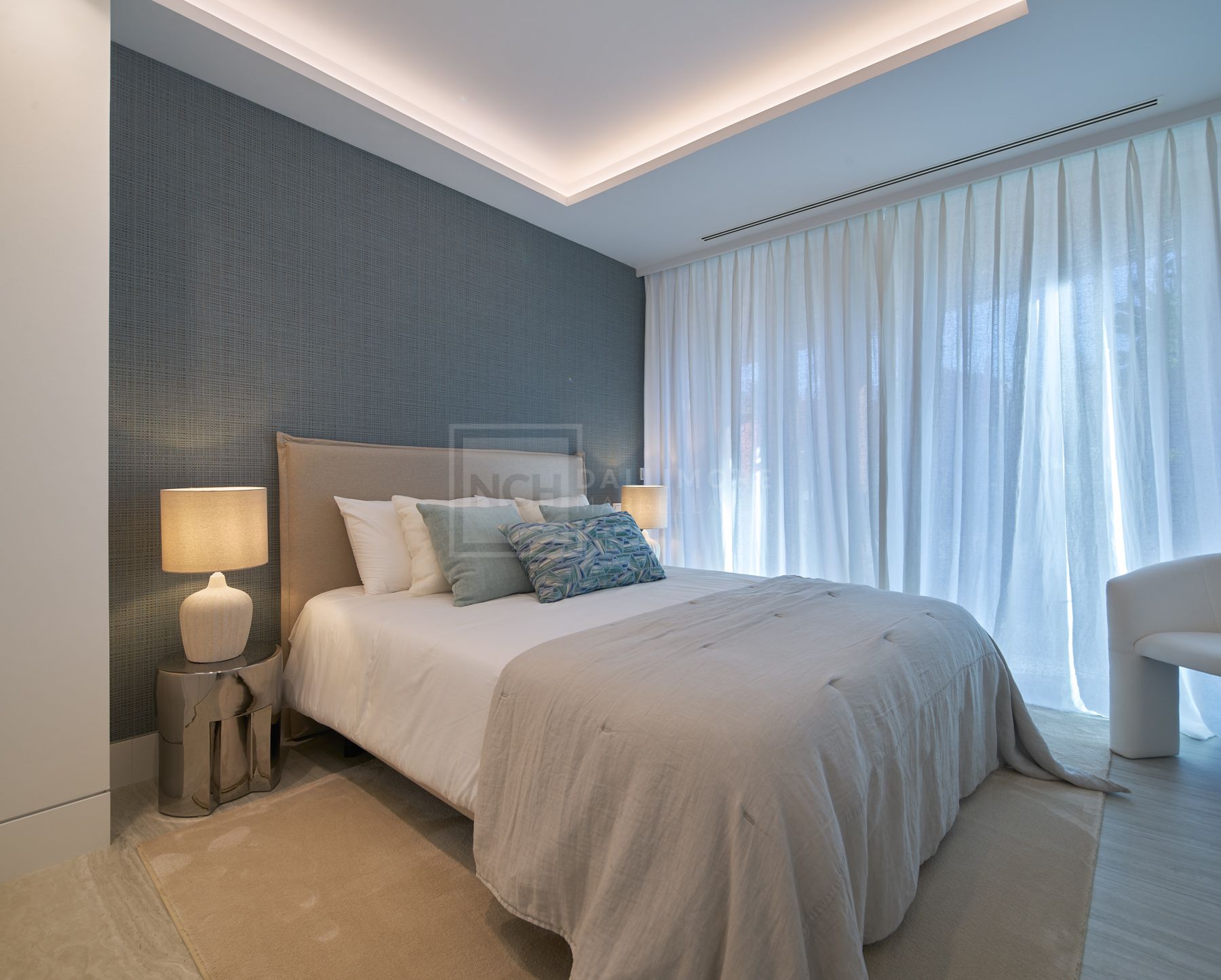 2-BEDROOM LUXURY APARTMENT IN FRONT-LINE BEACH DEVELOPMENT