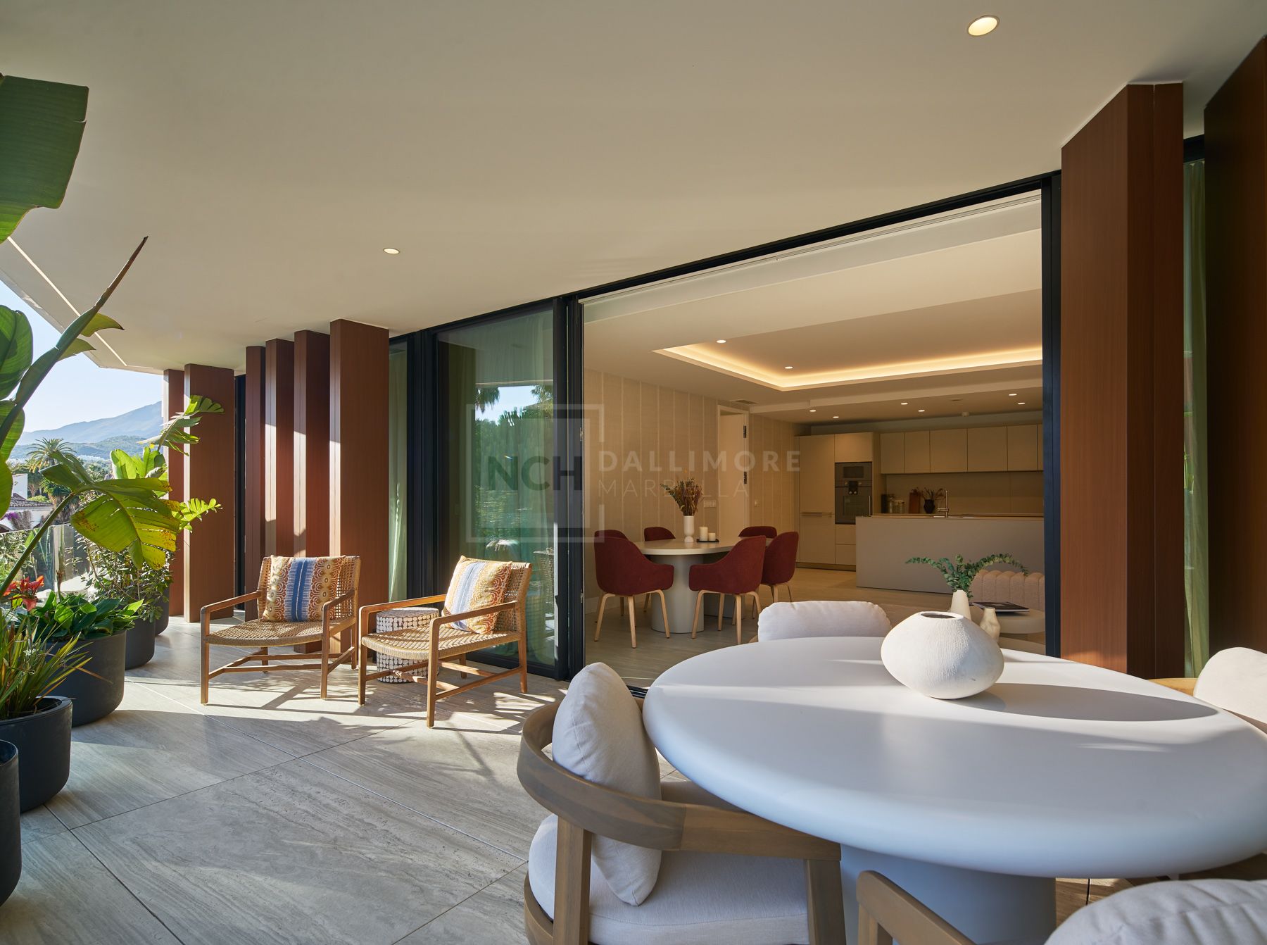 2-BEDROOM LUXURY APARTMENT IN FRONT-LINE BEACH DEVELOPMENT