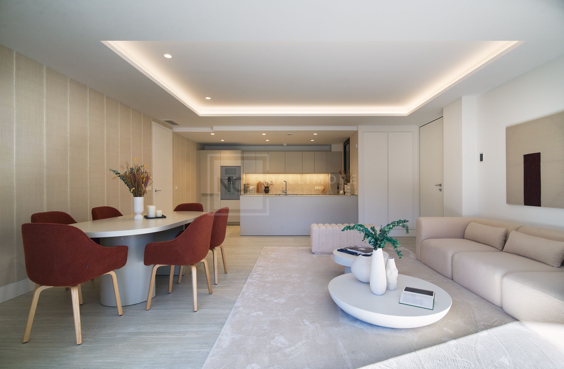 2-BEDROOM LUXURY APARTMENT IN FRONT-LINE BEACH DEVELOPMENT