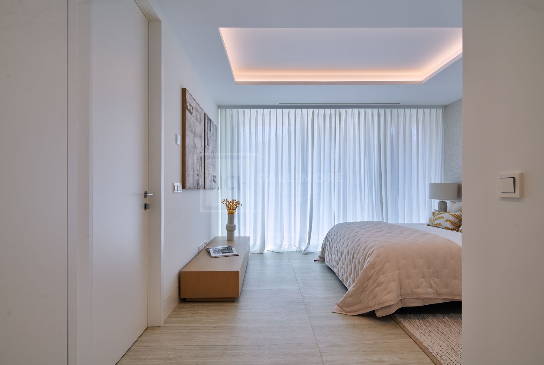 2-BEDROOM LUXURY APARTMENT IN FRONT-LINE BEACH DEVELOPMENT