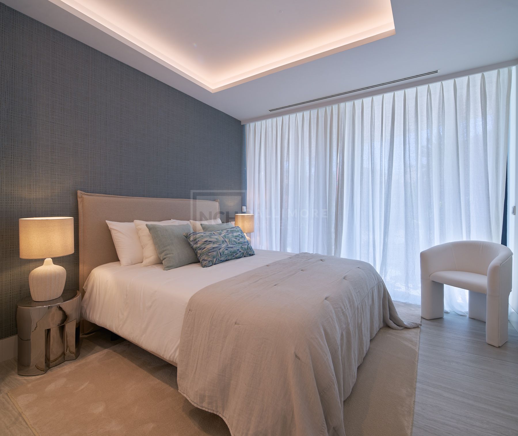 2-BEDROOM LUXURY APARTMENT IN FRONT-LINE BEACH DEVELOPMENT