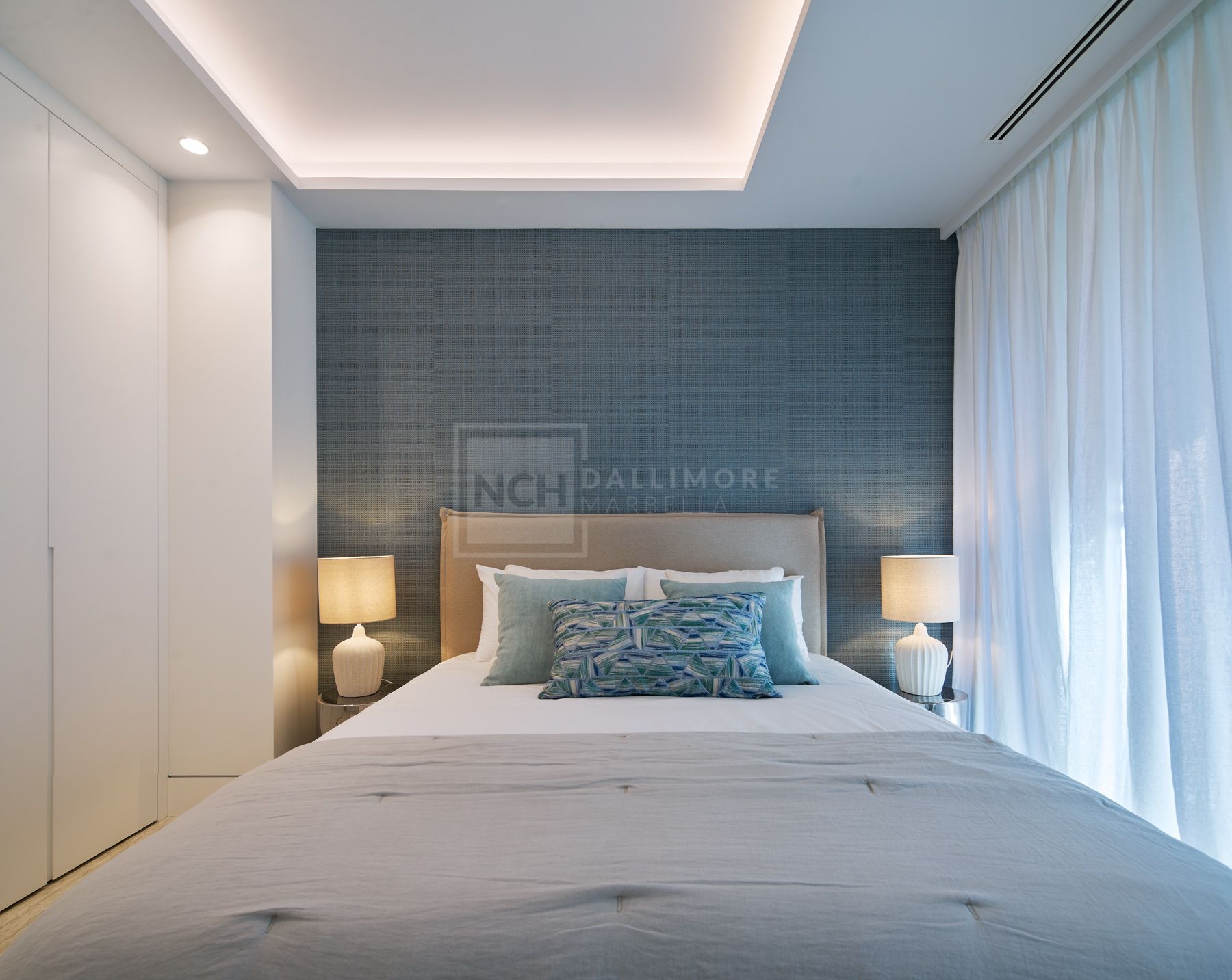 2-BEDROOM LUXURY APARTMENT IN FRONT-LINE BEACH DEVELOPMENT