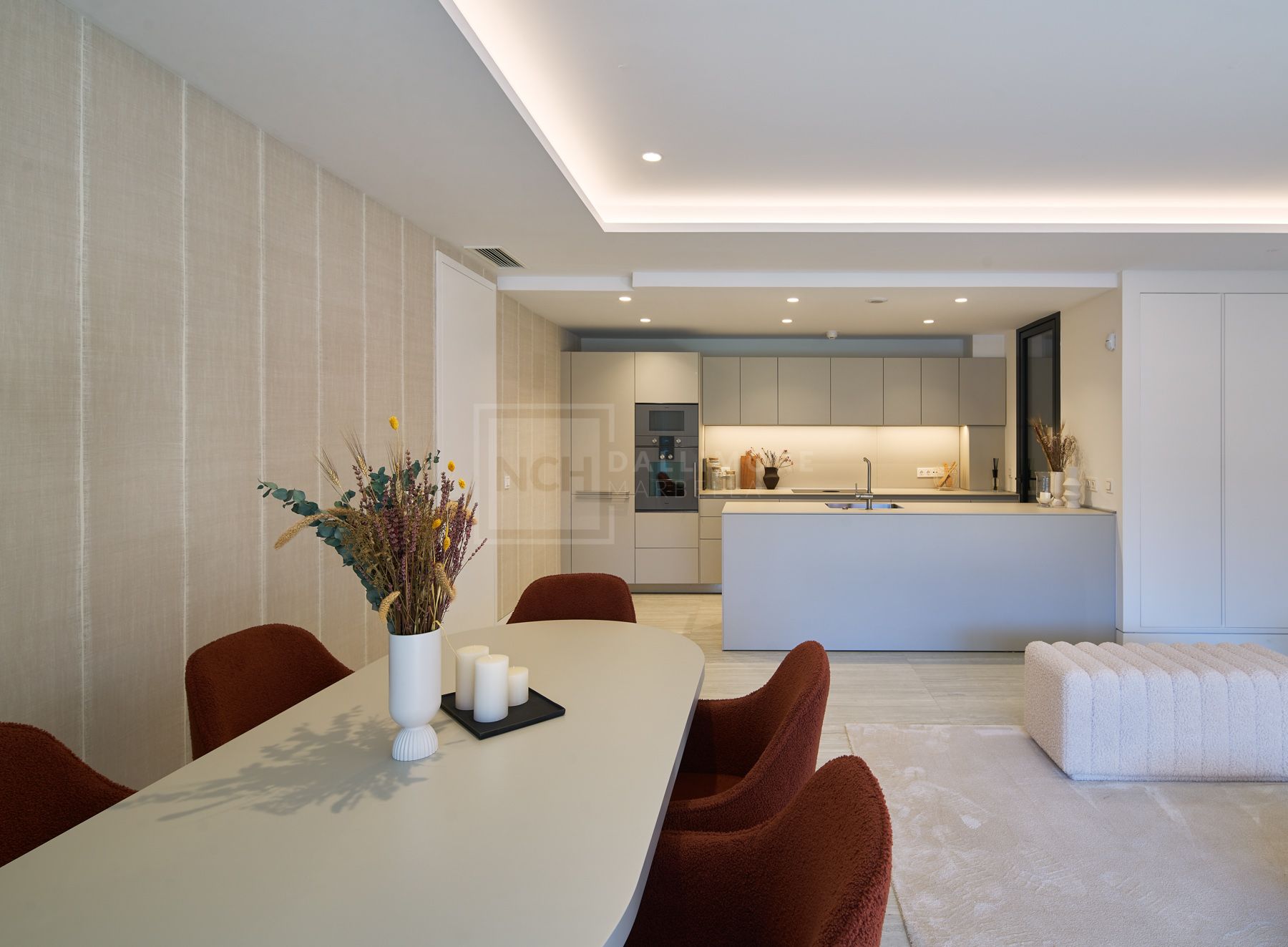 2-BEDROOM LUXURY APARTMENT IN FRONT-LINE BEACH DEVELOPMENT