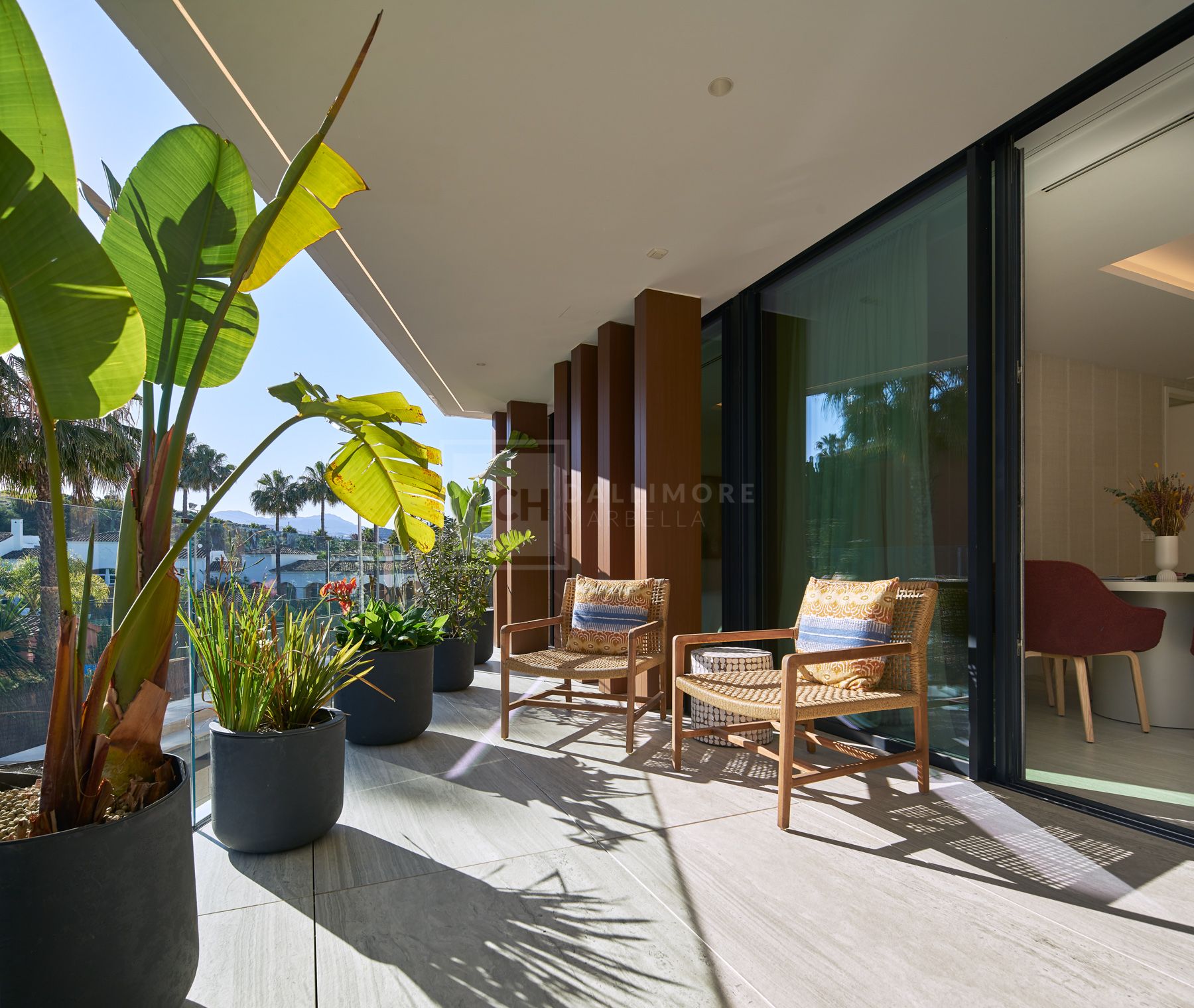 2-BEDROOM LUXURY APARTMENT IN FRONT-LINE BEACH DEVELOPMENT