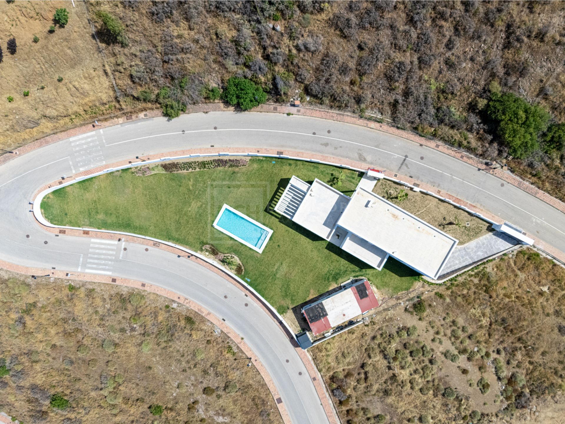 VILLA DE OBRA NUEVA CON IMPRESIONANTES VISTAS A LA MONTAÑA EN LA CALA GOLF RESORT