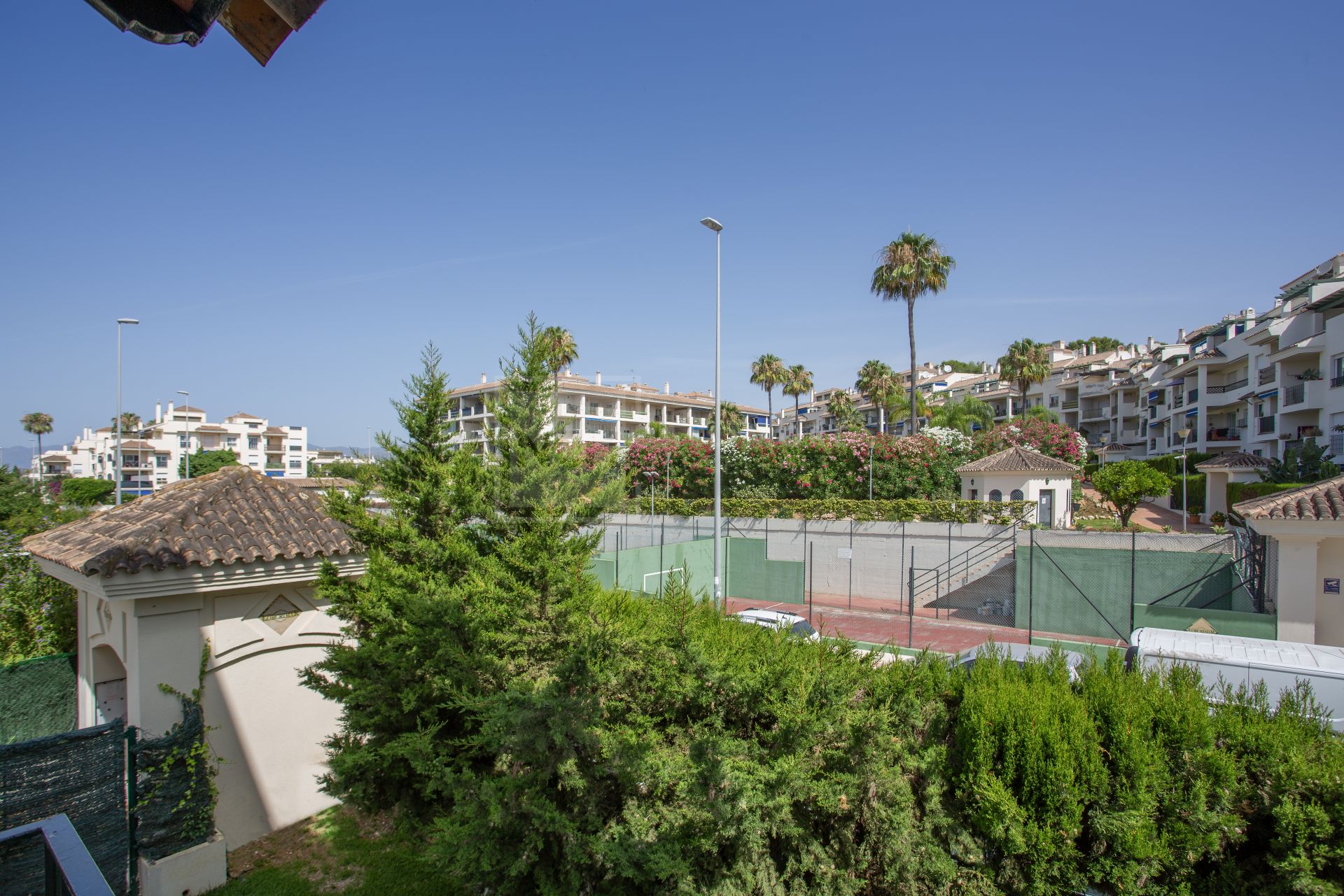 RECENTLY REFORMED 1-BEDROOM APARTMENT IN LORCRIMAR 1