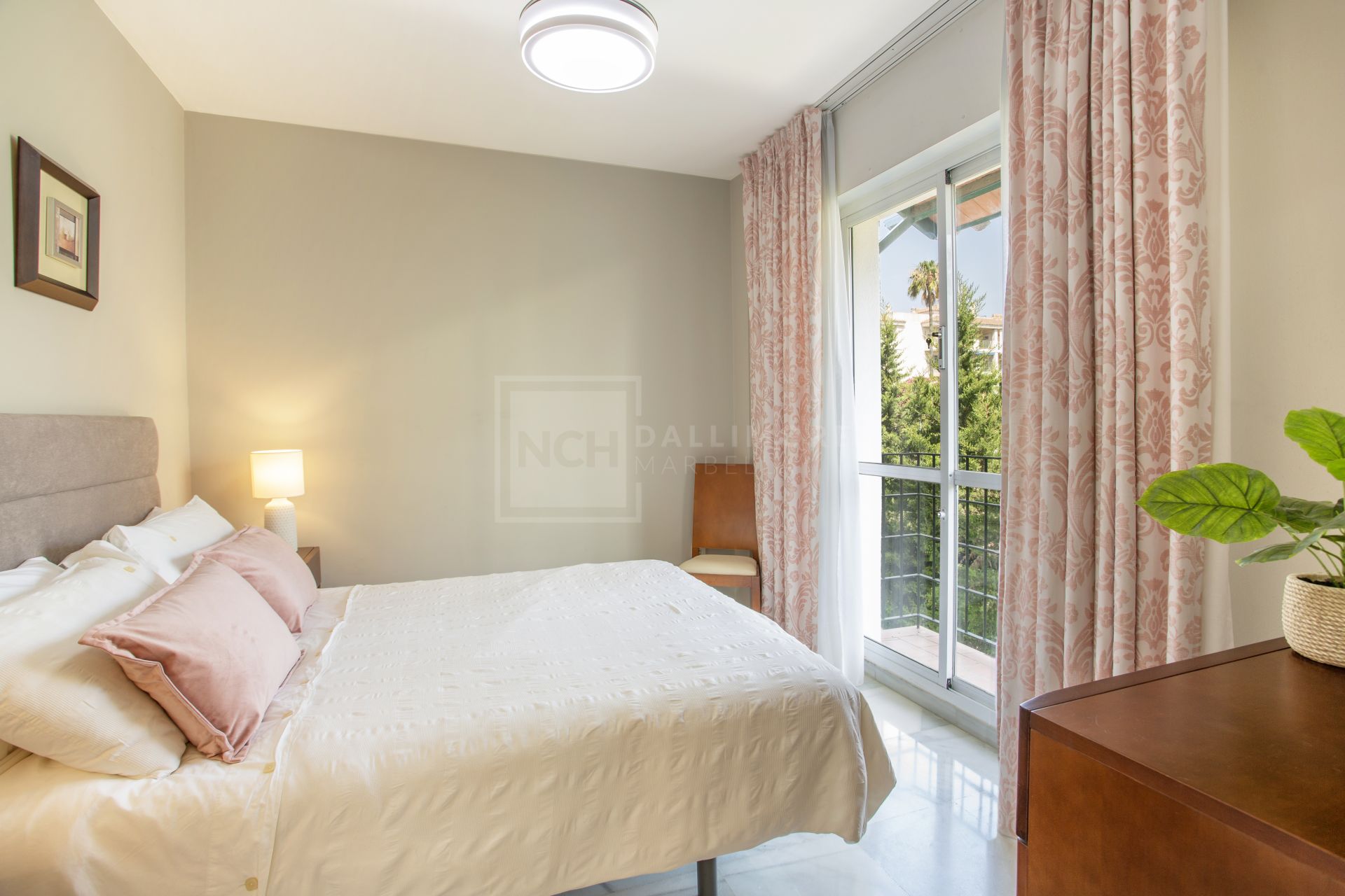 RECENTLY REFORMED 1-BEDROOM APARTMENT IN LORCRIMAR 1