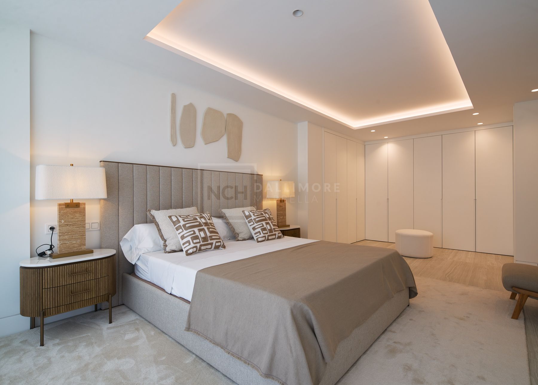 FRONT-LINE BEACH APARTMENT NEXT TO ESTEPONA CENTRE