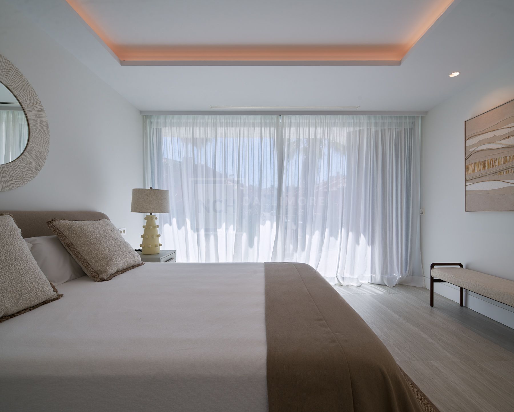 FRONT-LINE BEACH APARTMENT NEXT TO ESTEPONA CENTRE