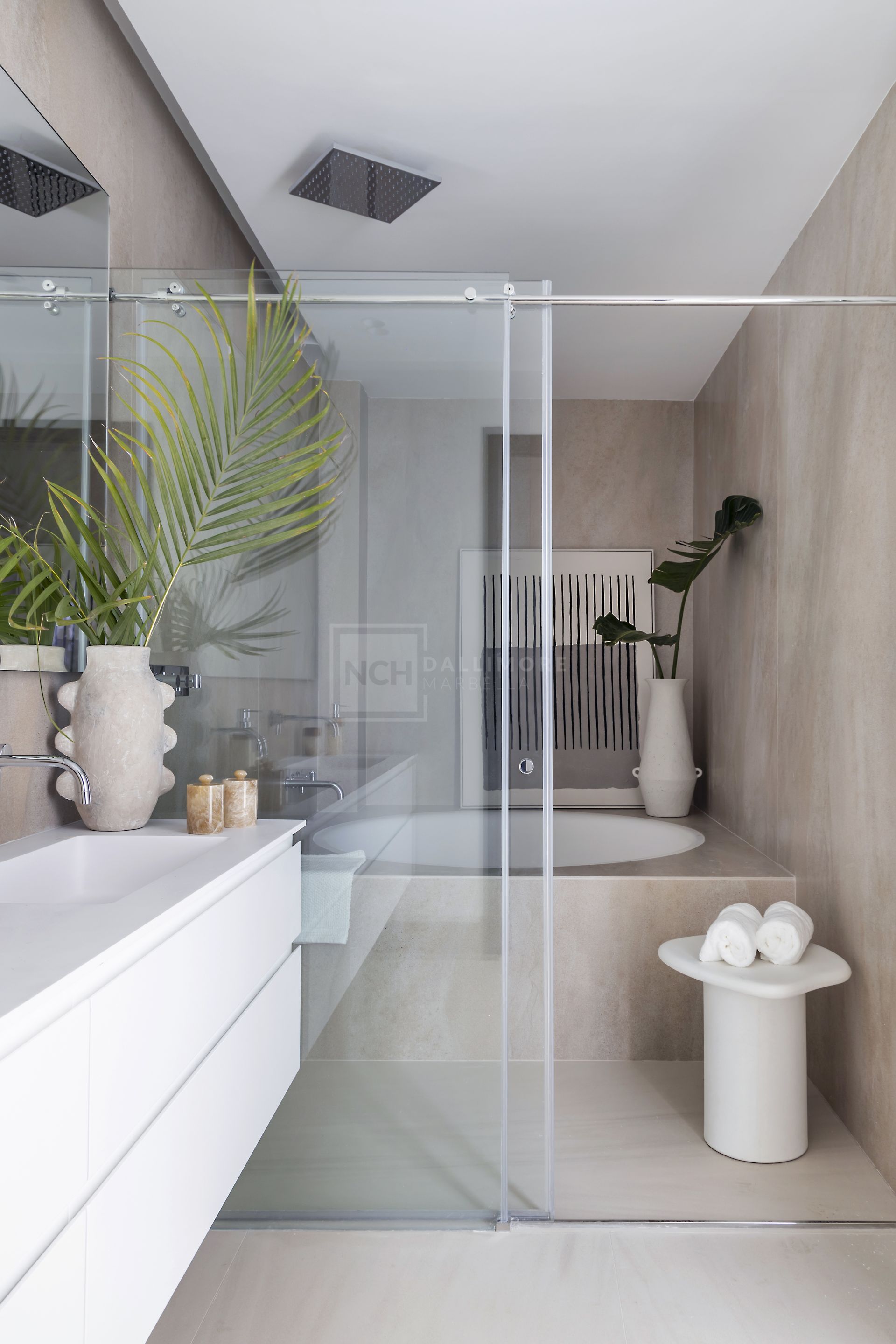 FRONT-LINE BEACH APARTMENT NEXT TO ESTEPONA CENTRE