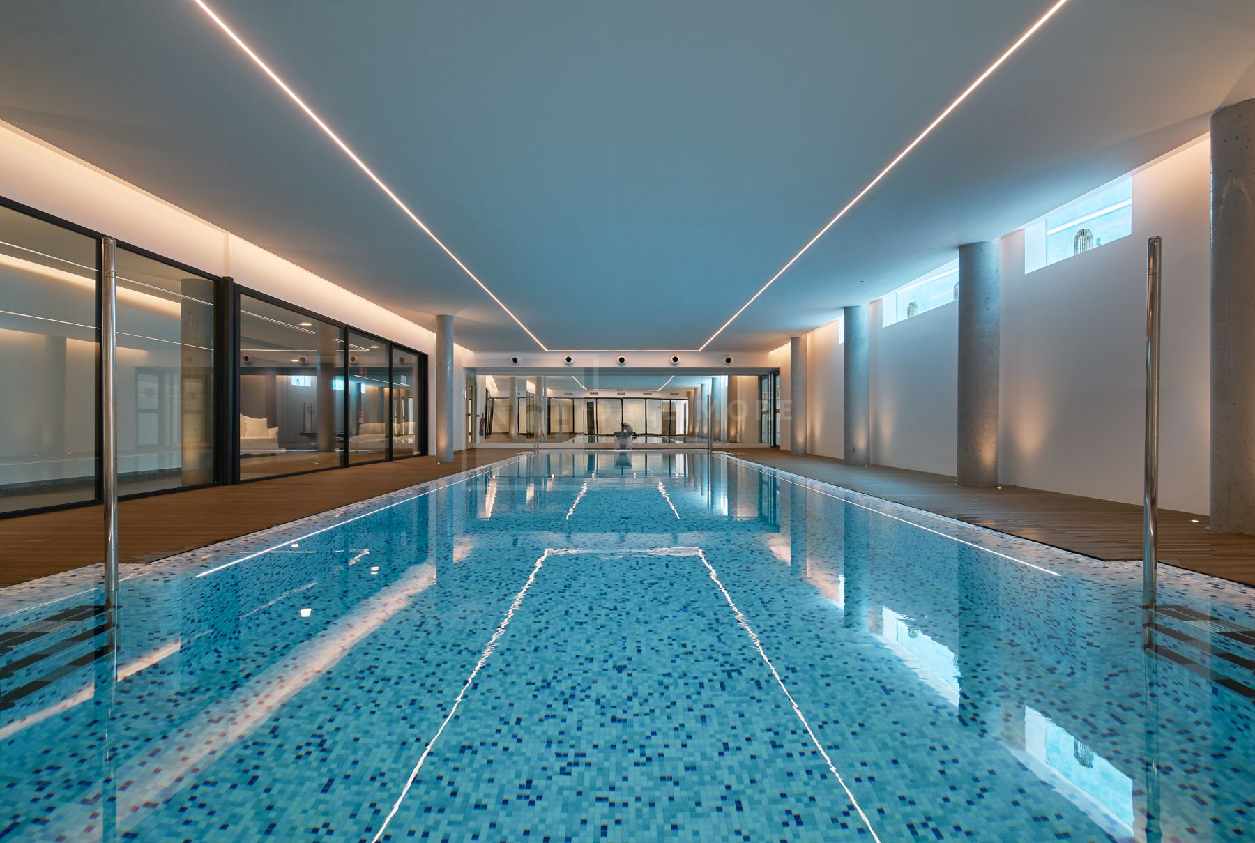 FRONT-LINE BEACH APARTMENT NEXT TO ESTEPONA CENTRE