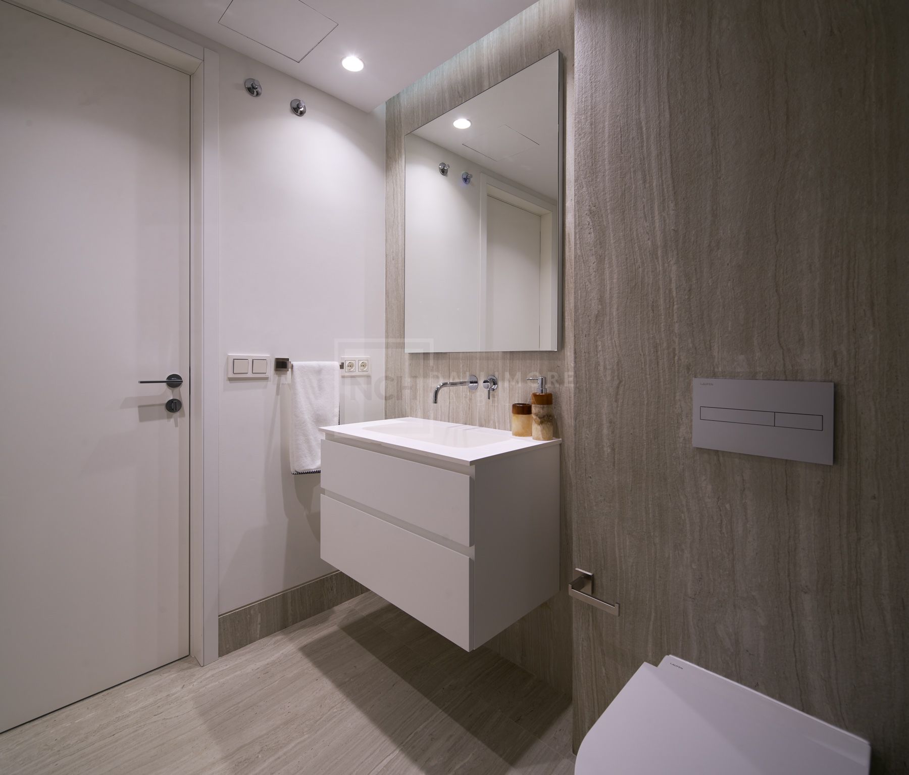 FRONT-LINE BEACH APARTMENT NEXT TO ESTEPONA CENTRE