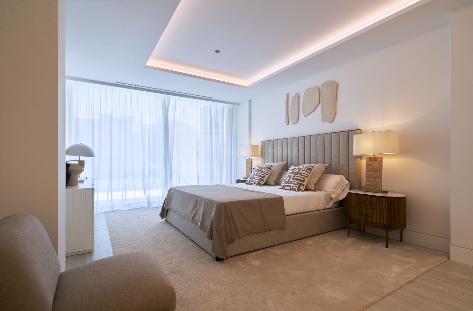 FRONT-LINE BEACH APARTMENT NEXT TO ESTEPONA CENTRE