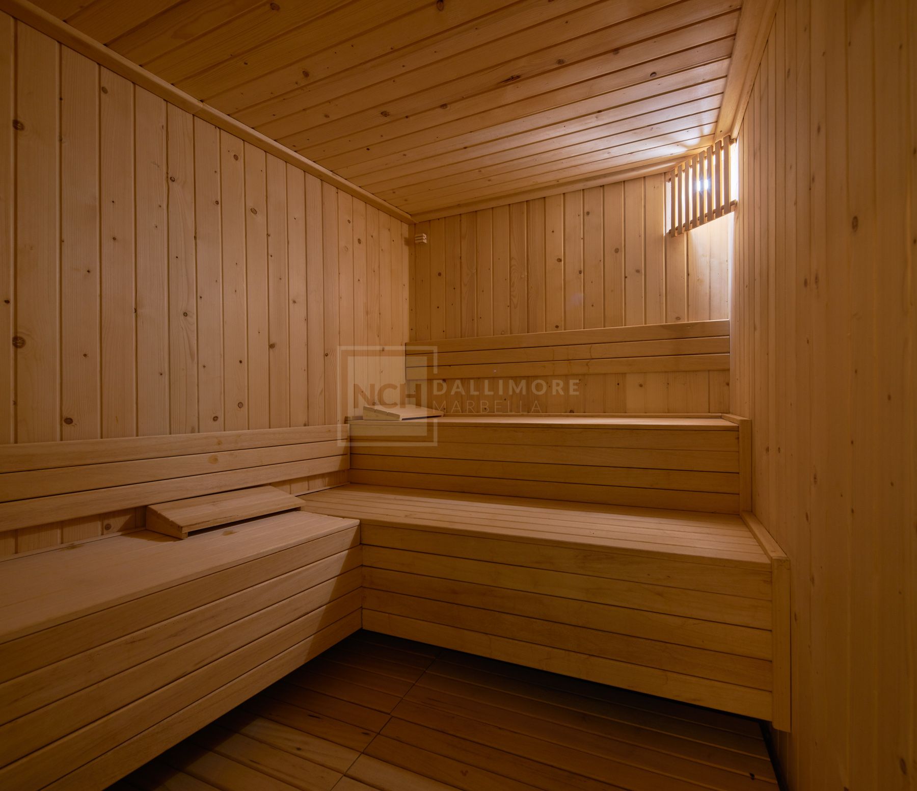 FRONT-LINE BEACH APARTMENT NEXT TO ESTEPONA CENTRE