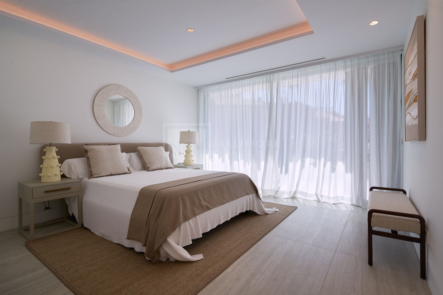 FRONT-LINE BEACH APARTMENT NEXT TO ESTEPONA CENTRE