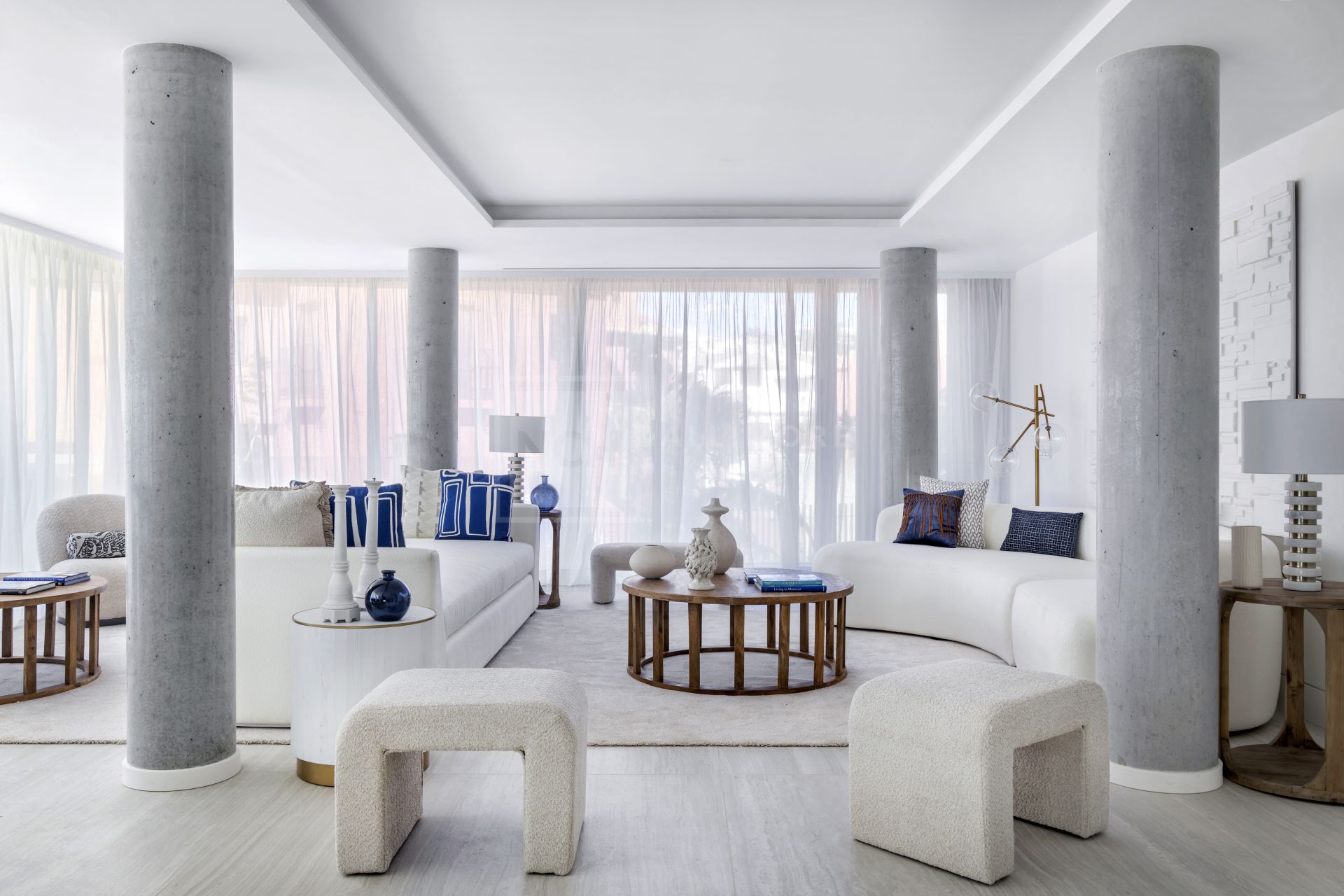 FRONT-LINE BEACH APARTMENT NEXT TO ESTEPONA CENTRE