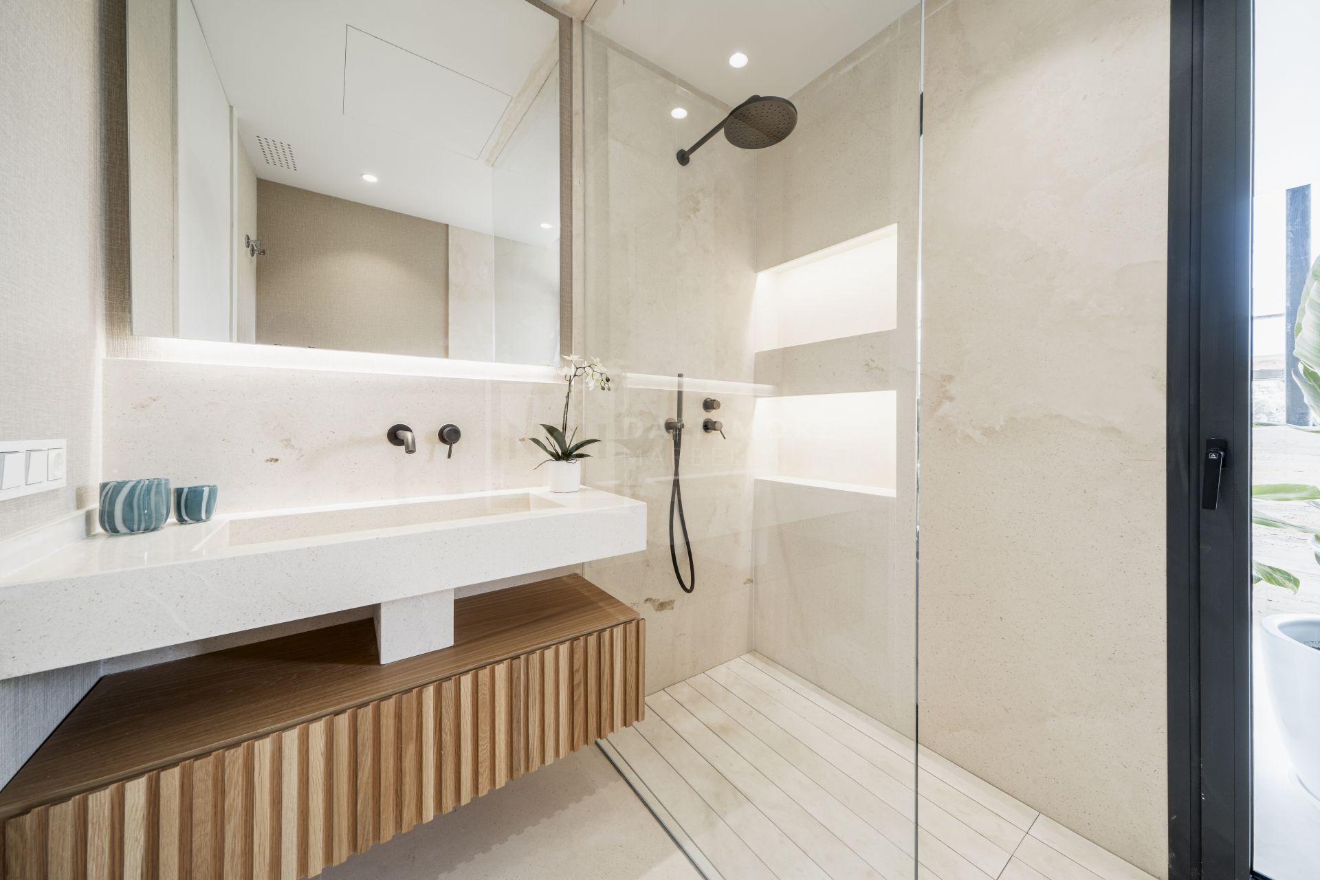 APARTAMENTO DE LUJO A ESTRENAR EN NUEVA ANDALUCÍA