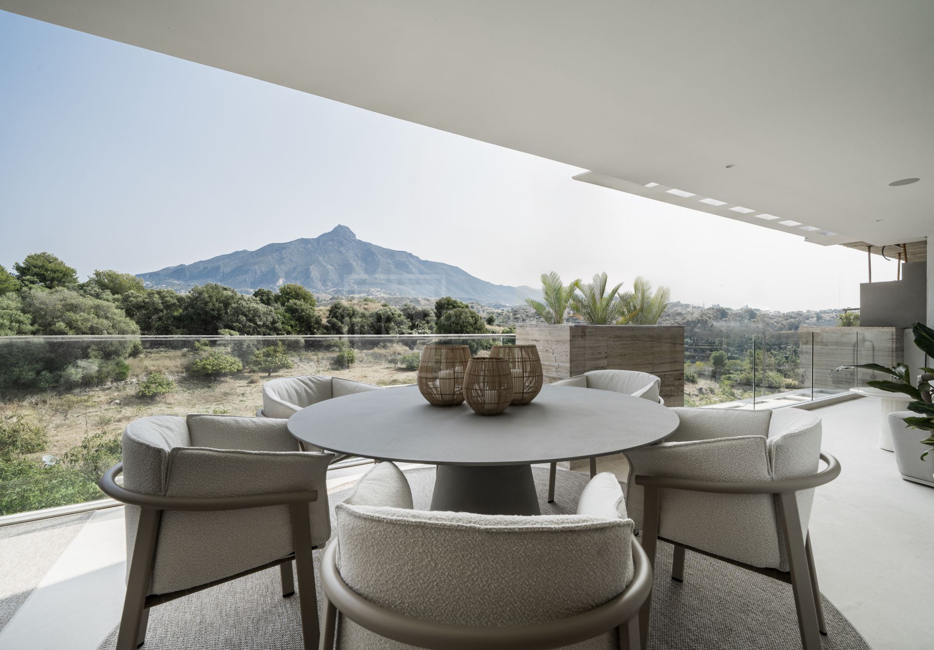 DUPLEX PENTHOUSE WITH PRIVATE POOL IN NUEVA ANDALUCIA