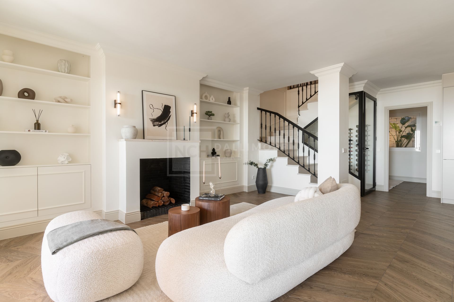 FULLY RENOVATED 4 -BEDROOM DUPLEX