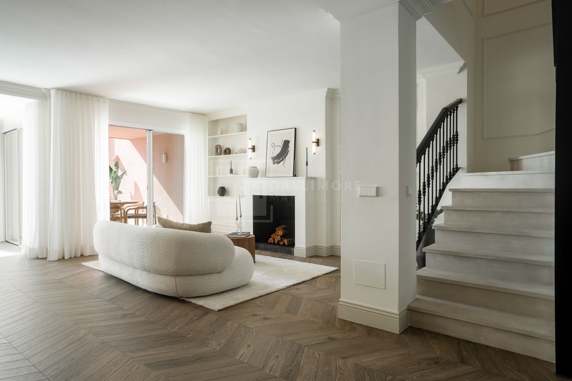 FULLY RENOVATED 4 -BEDROOM DUPLEX