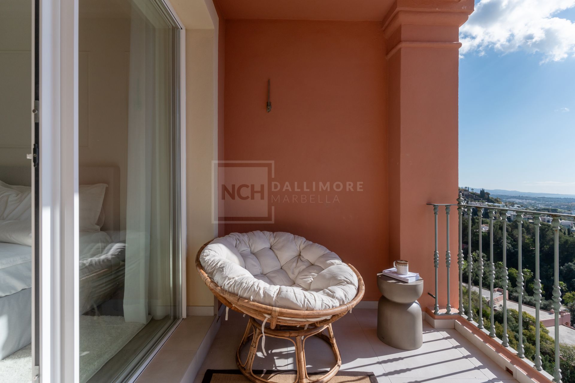 FULLY RENOVATED 4 -BEDROOM DUPLEX