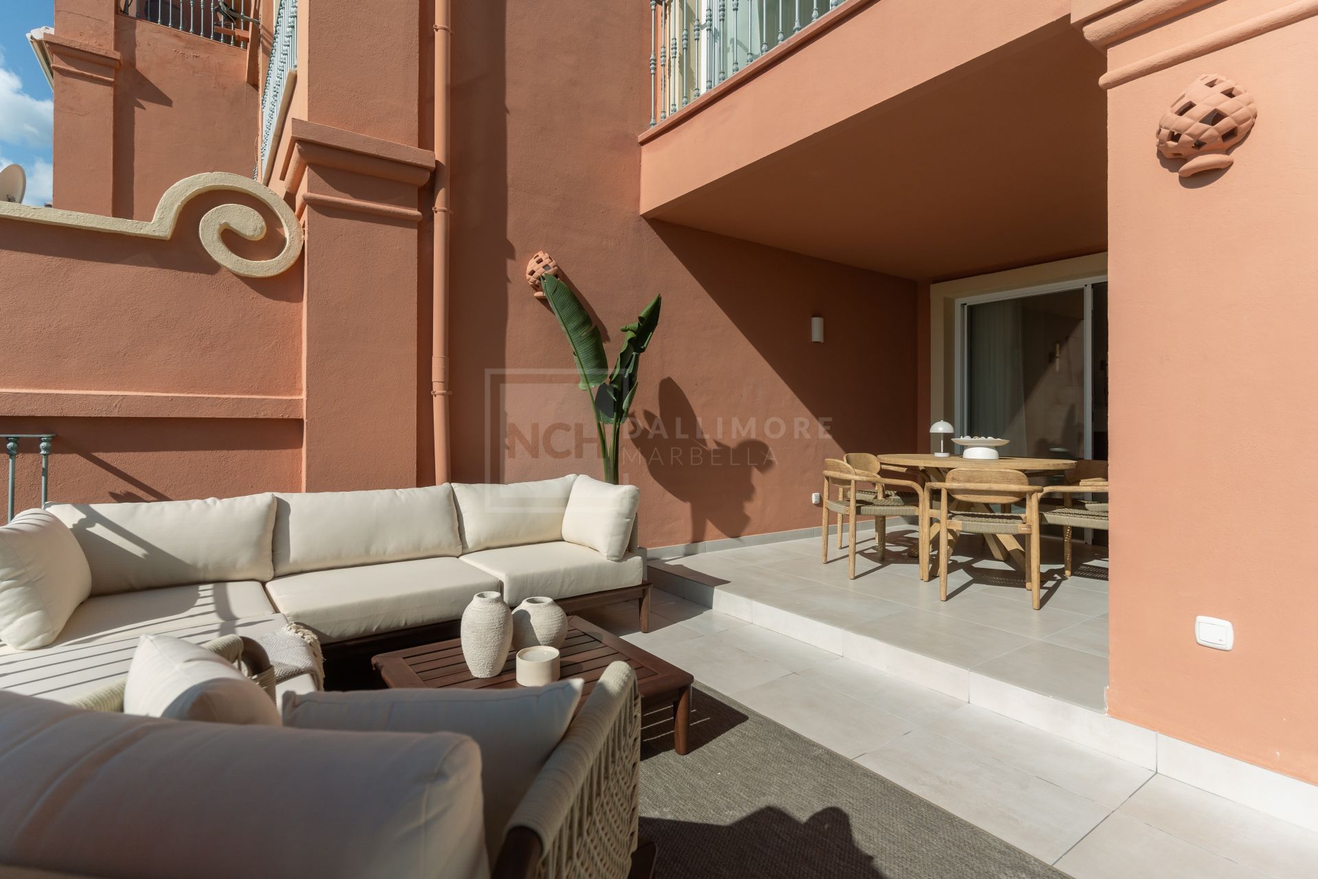 FULLY RENOVATED 4 -BEDROOM DUPLEX