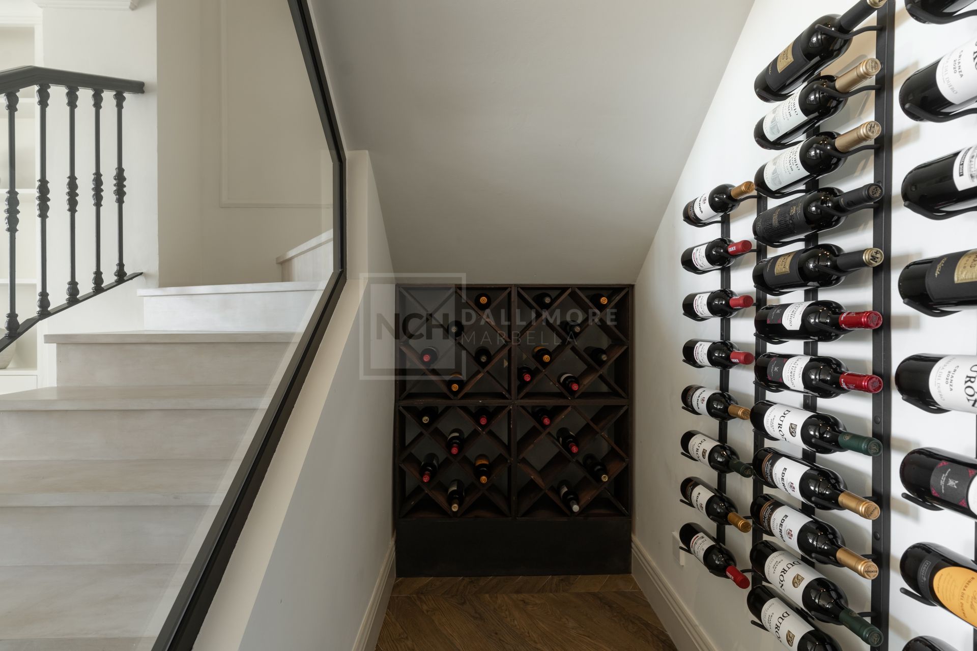 FULLY RENOVATED 4 -BEDROOM DUPLEX