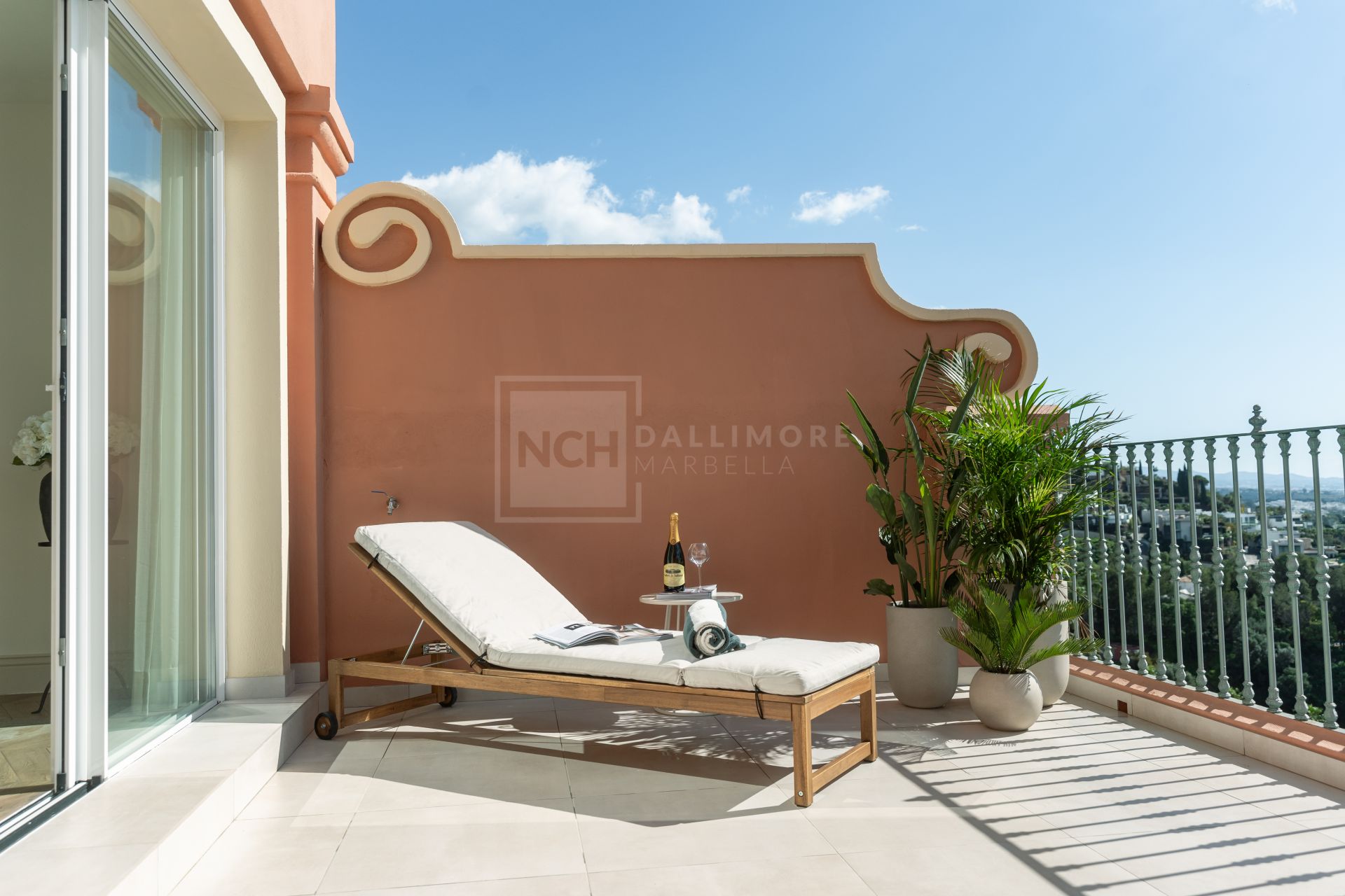 FULLY RENOVATED 4 -BEDROOM DUPLEX