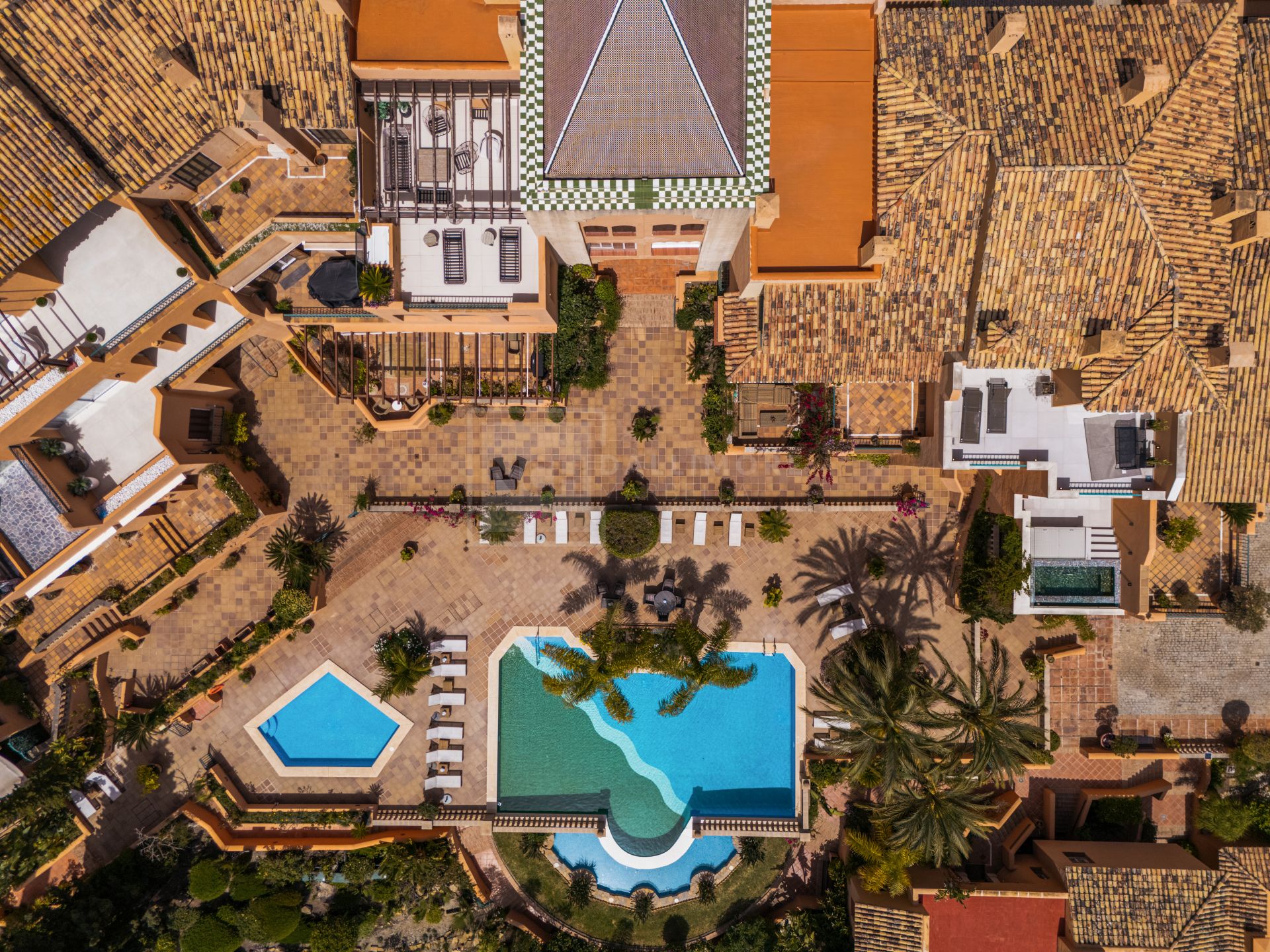 APARTAMENTO ELEVADO EN PLANTA BAJA CON VISTAS PANORÁMICAS AL MAR