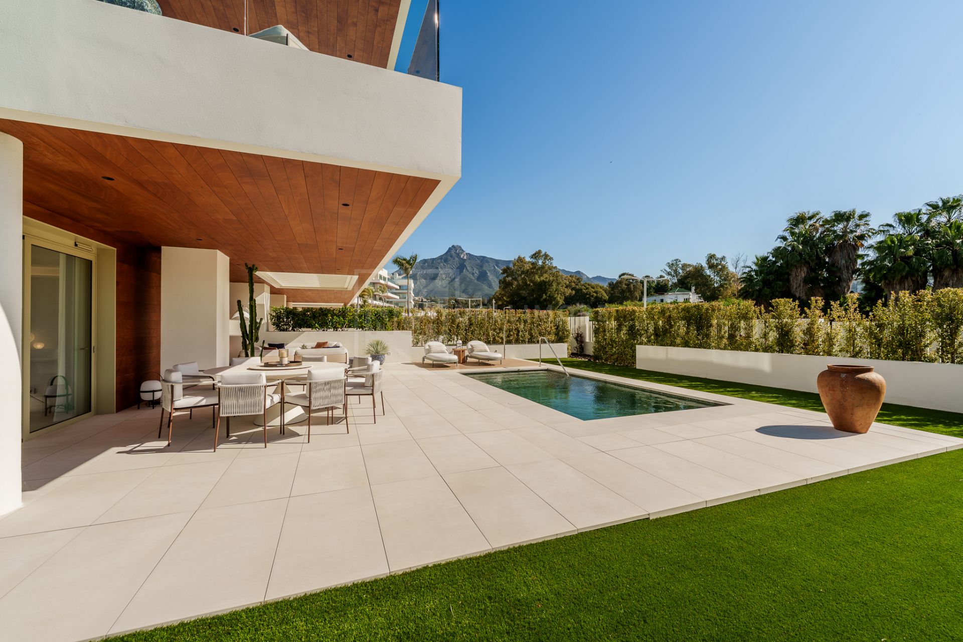 LUXURY APARTMENT LOCATED IN BENALUS - GOLDEN MILE MARBELLA