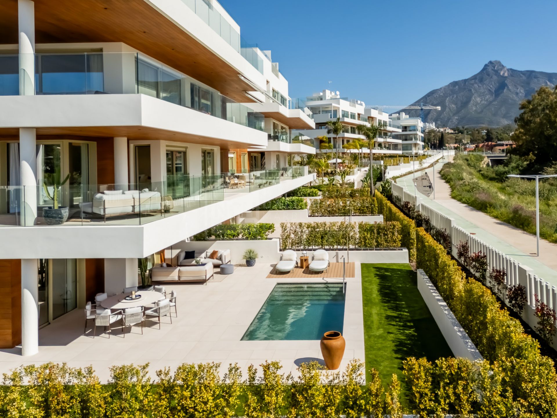 LUXURY APARTMENT LOCATED IN BENALUS - GOLDEN MILE MARBELLA