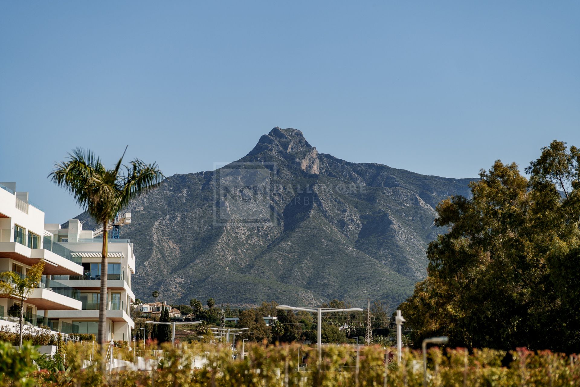 LUXURY APARTMENT LOCATED IN BENALUS - GOLDEN MILE MARBELLA