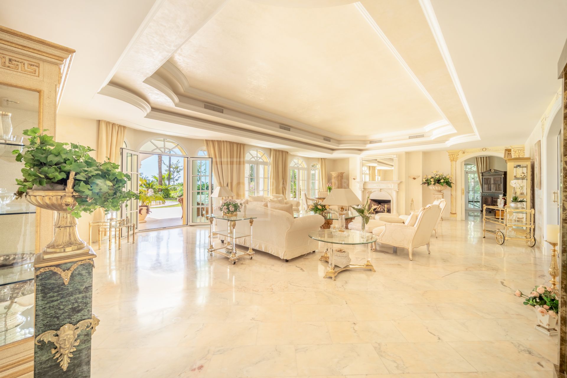 UNIQUE ESTATE WITH 3 PROPERTIES AND AMAZING SEA VIEWS