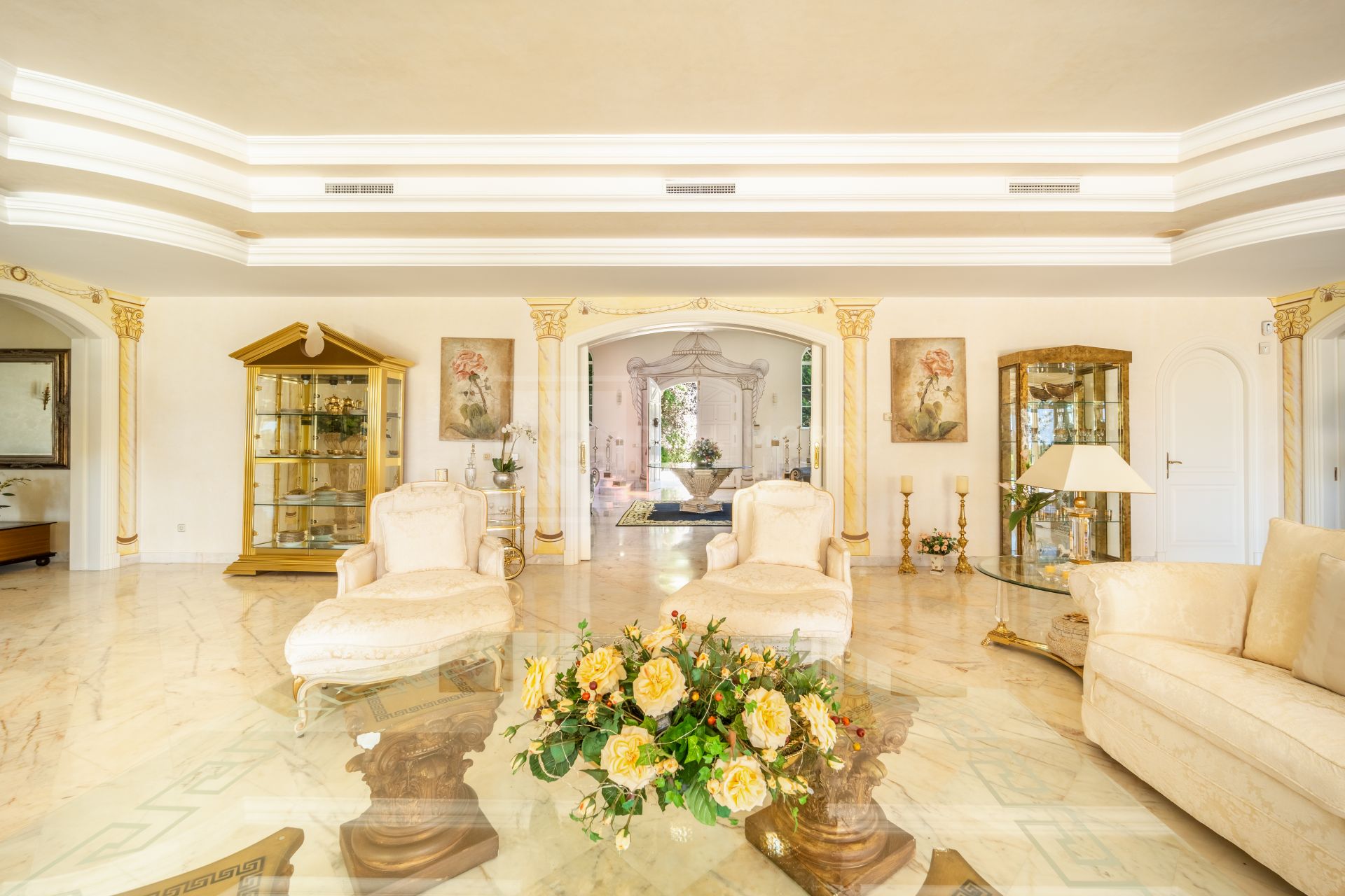 UNIQUE ESTATE WITH 3 PROPERTIES AND AMAZING SEA VIEWS