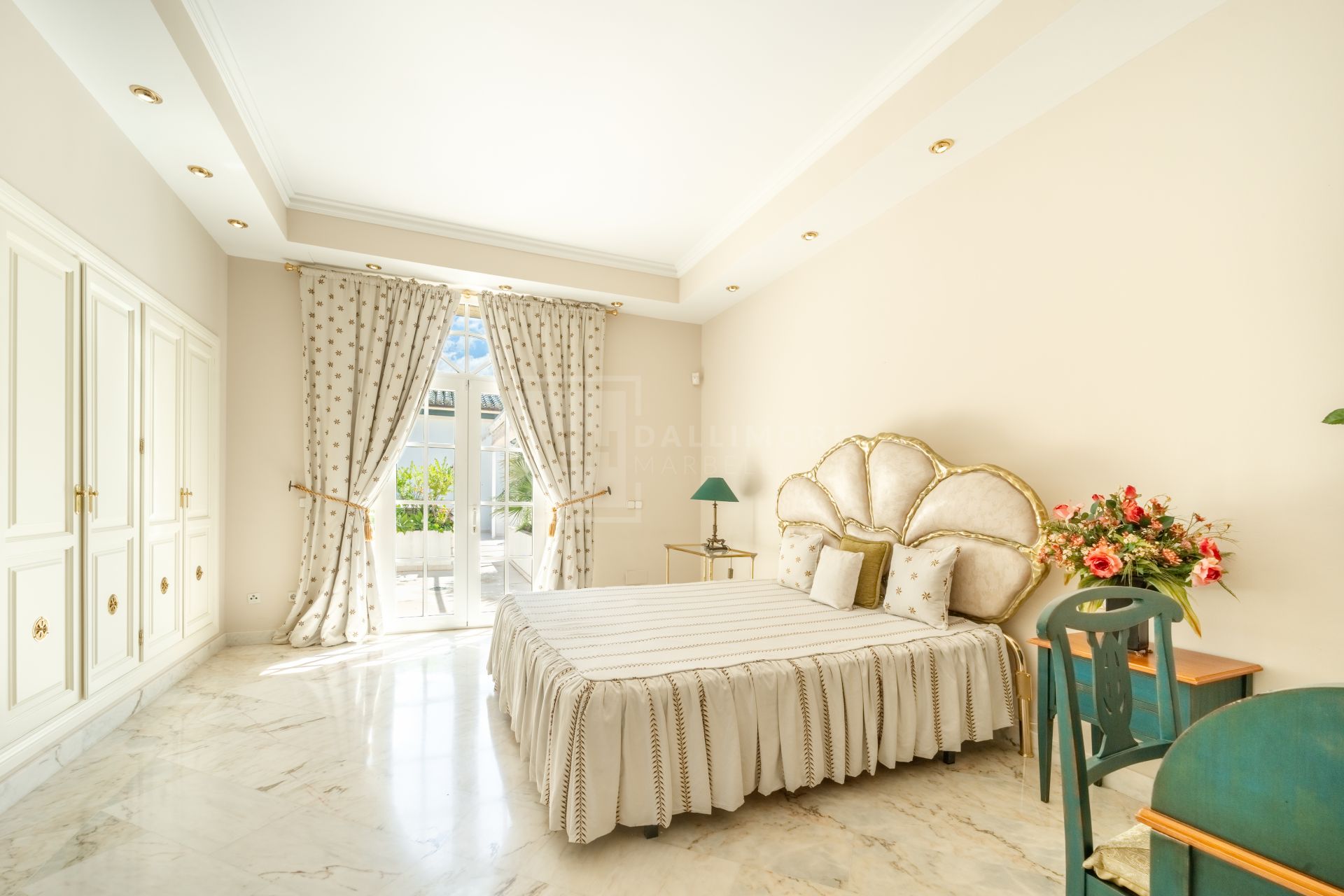 UNIQUE ESTATE WITH 3 PROPERTIES AND AMAZING SEA VIEWS