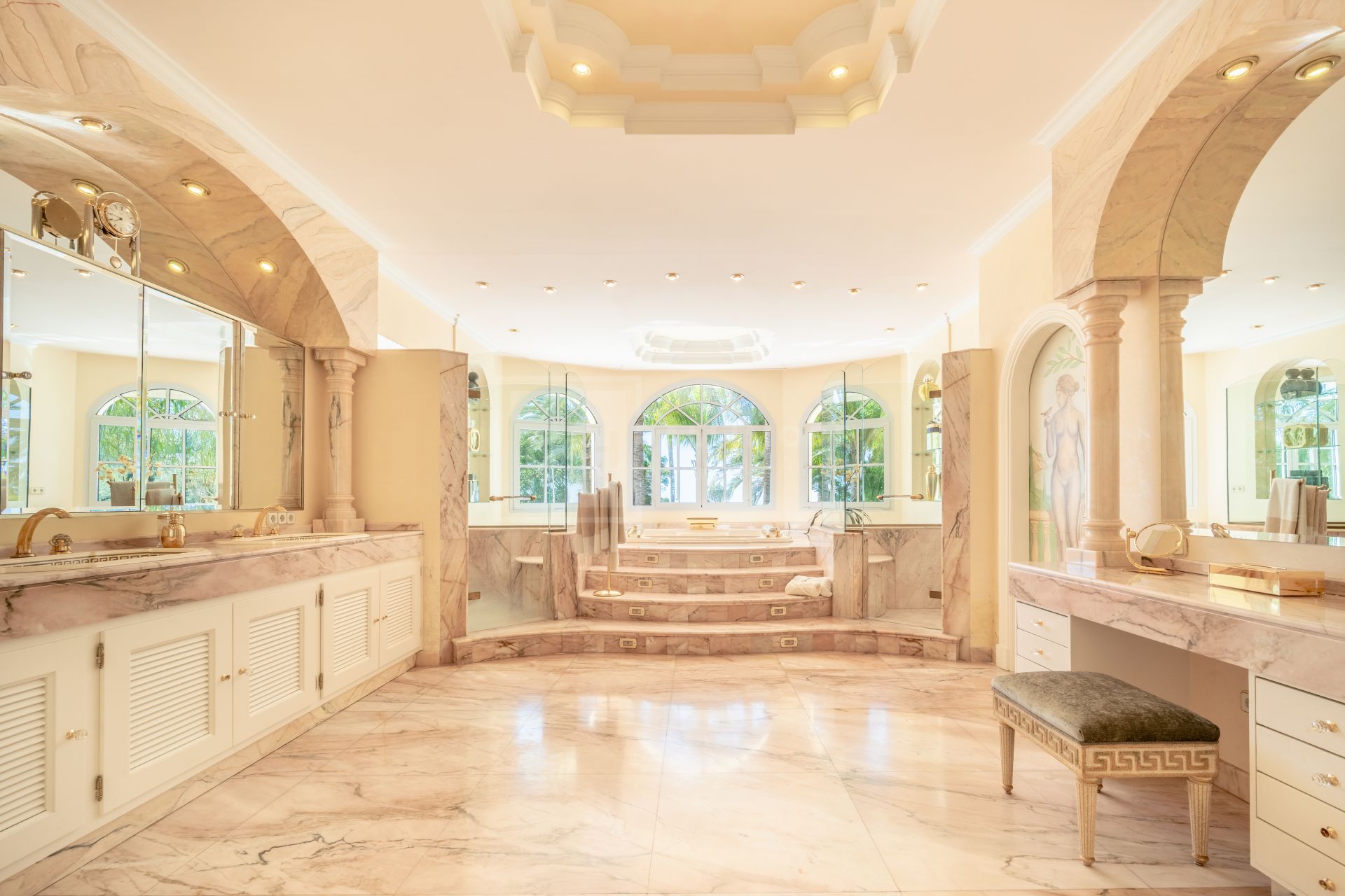 UNIQUE ESTATE WITH 3 PROPERTIES AND AMAZING SEA VIEWS