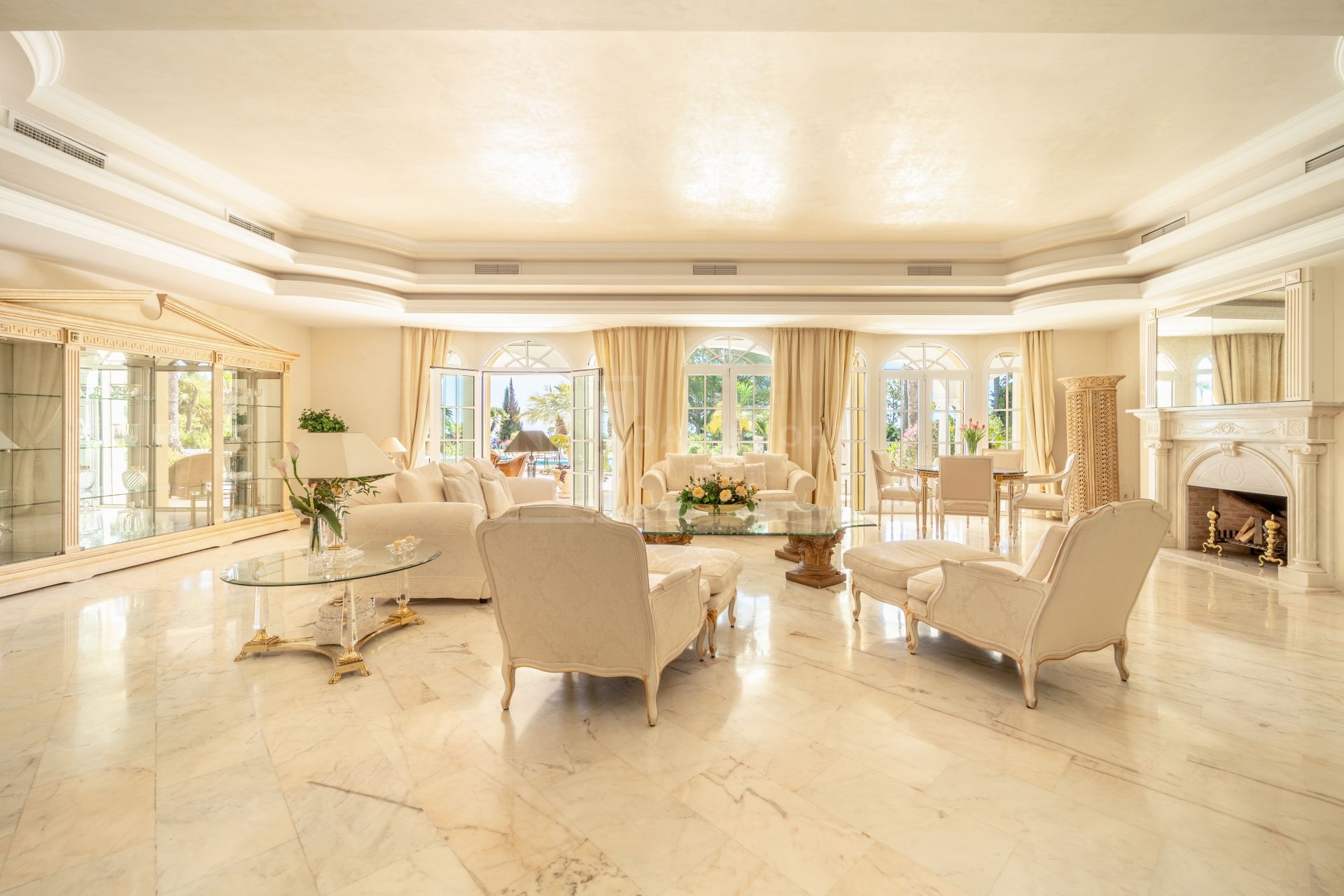 UNIQUE ESTATE WITH 3 PROPERTIES AND AMAZING SEA VIEWS