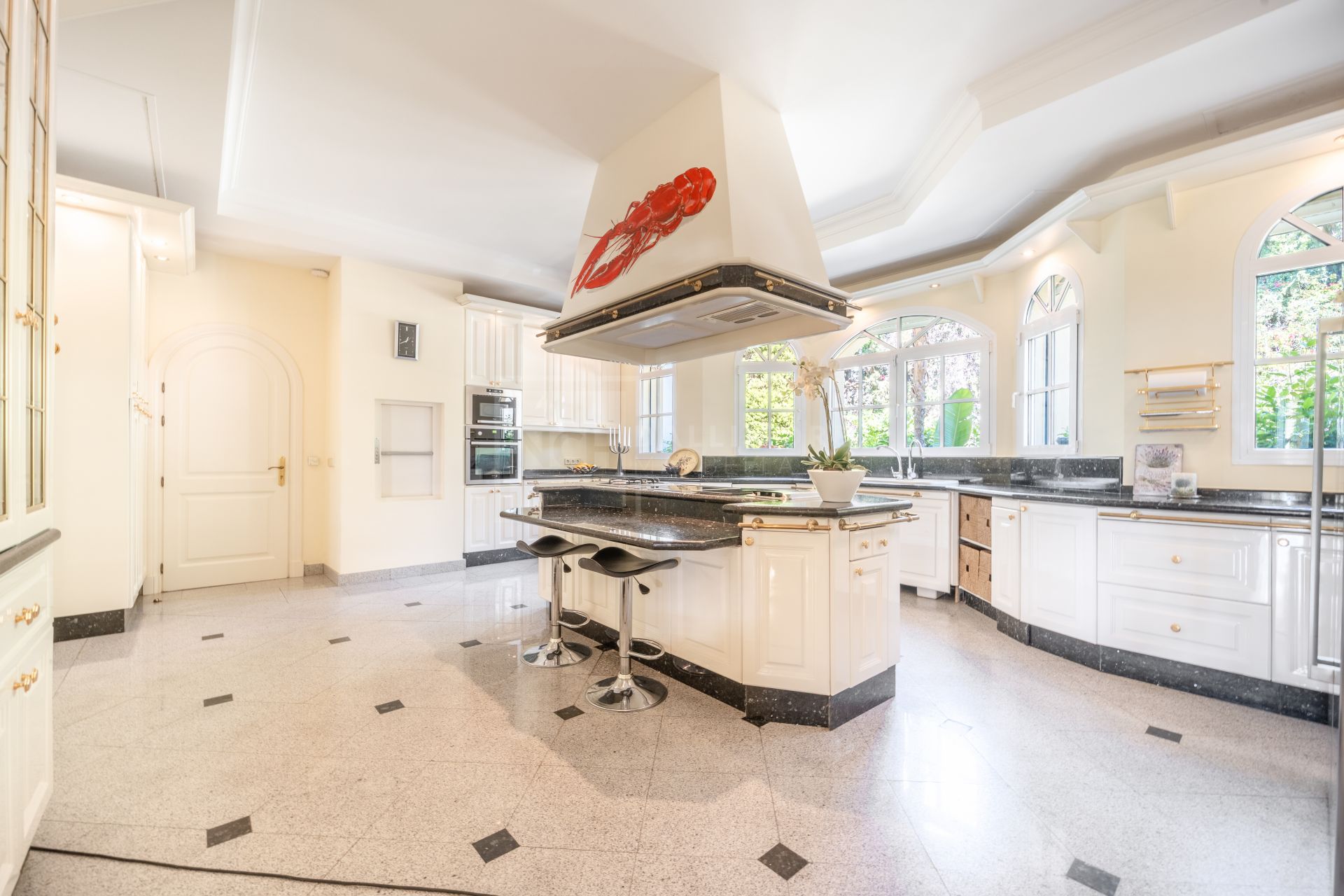 UNIQUE ESTATE WITH 3 PROPERTIES AND AMAZING SEA VIEWS