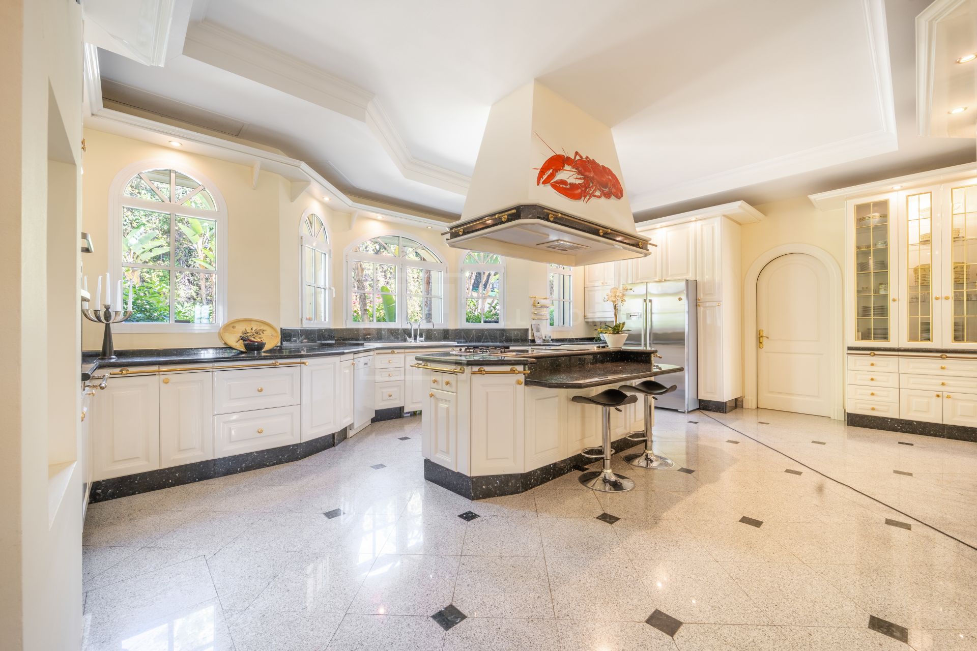 UNIQUE ESTATE WITH 3 PROPERTIES AND AMAZING SEA VIEWS